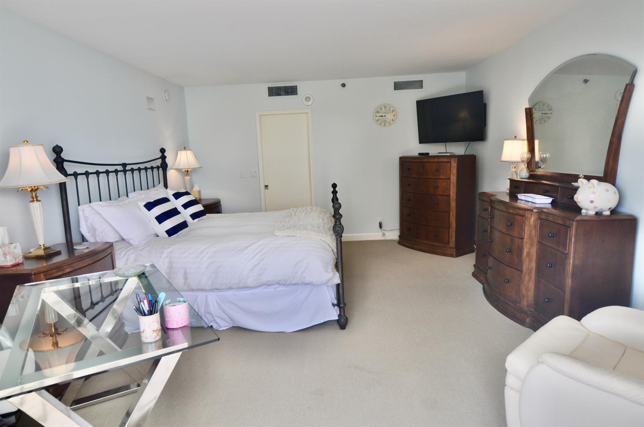 BEACH POINT CONDO - Residential Lease