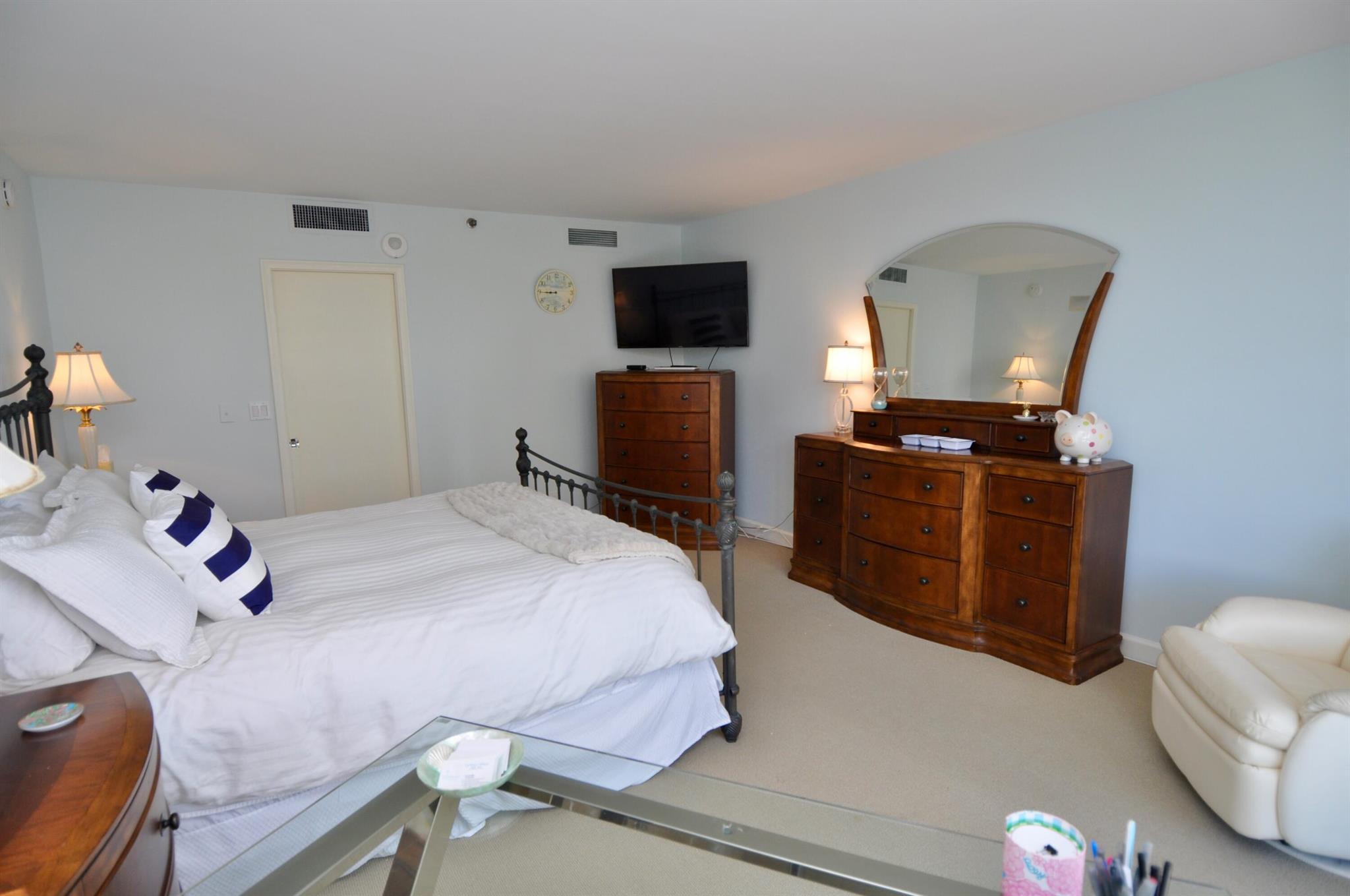 BEACH POINT CONDO - Residential Lease