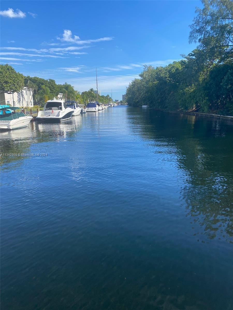 BAY COLONY CLUB CONDO - Residential Lease