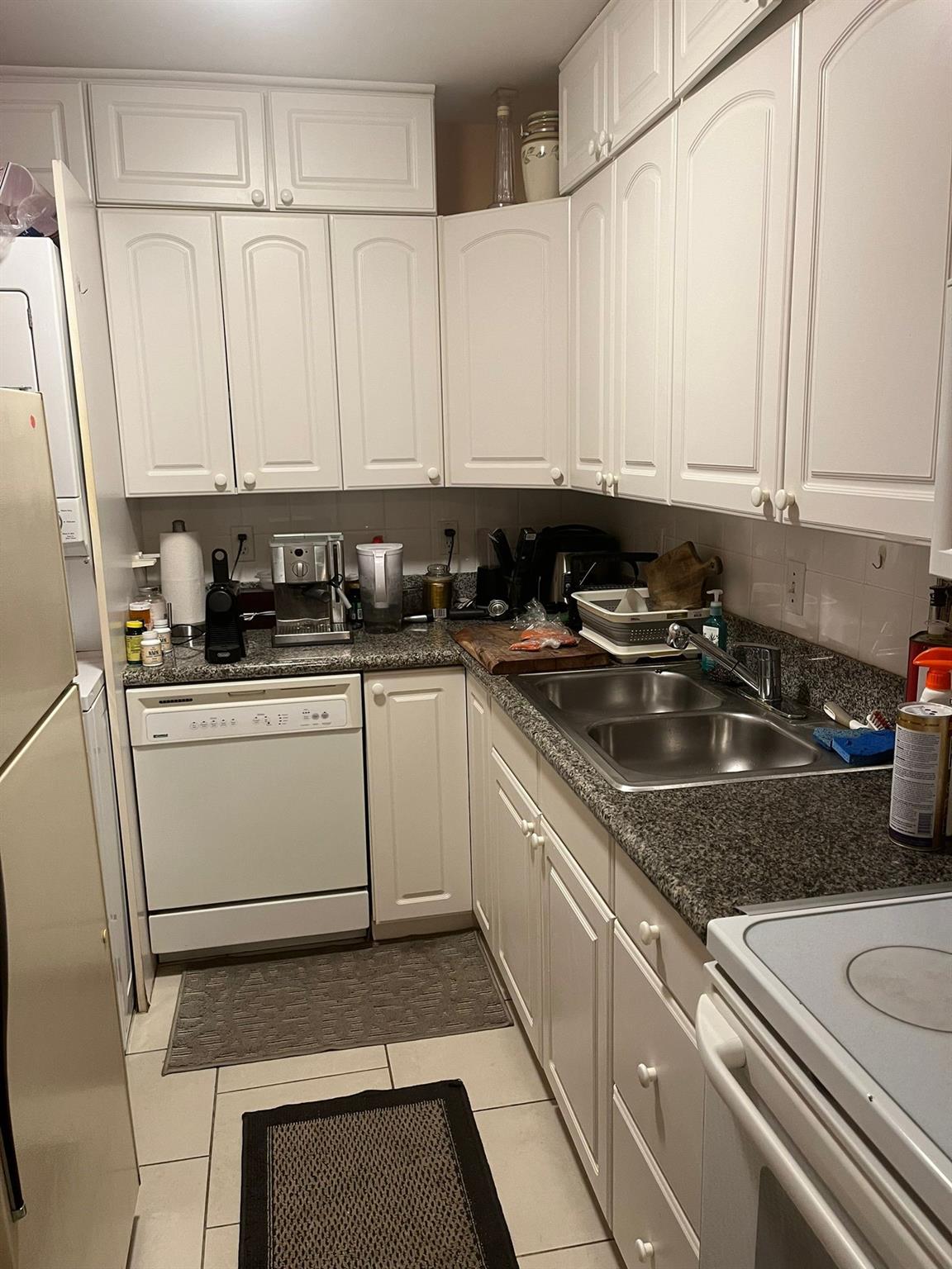 BAY COLONY CLUB CONDO - Residential Lease