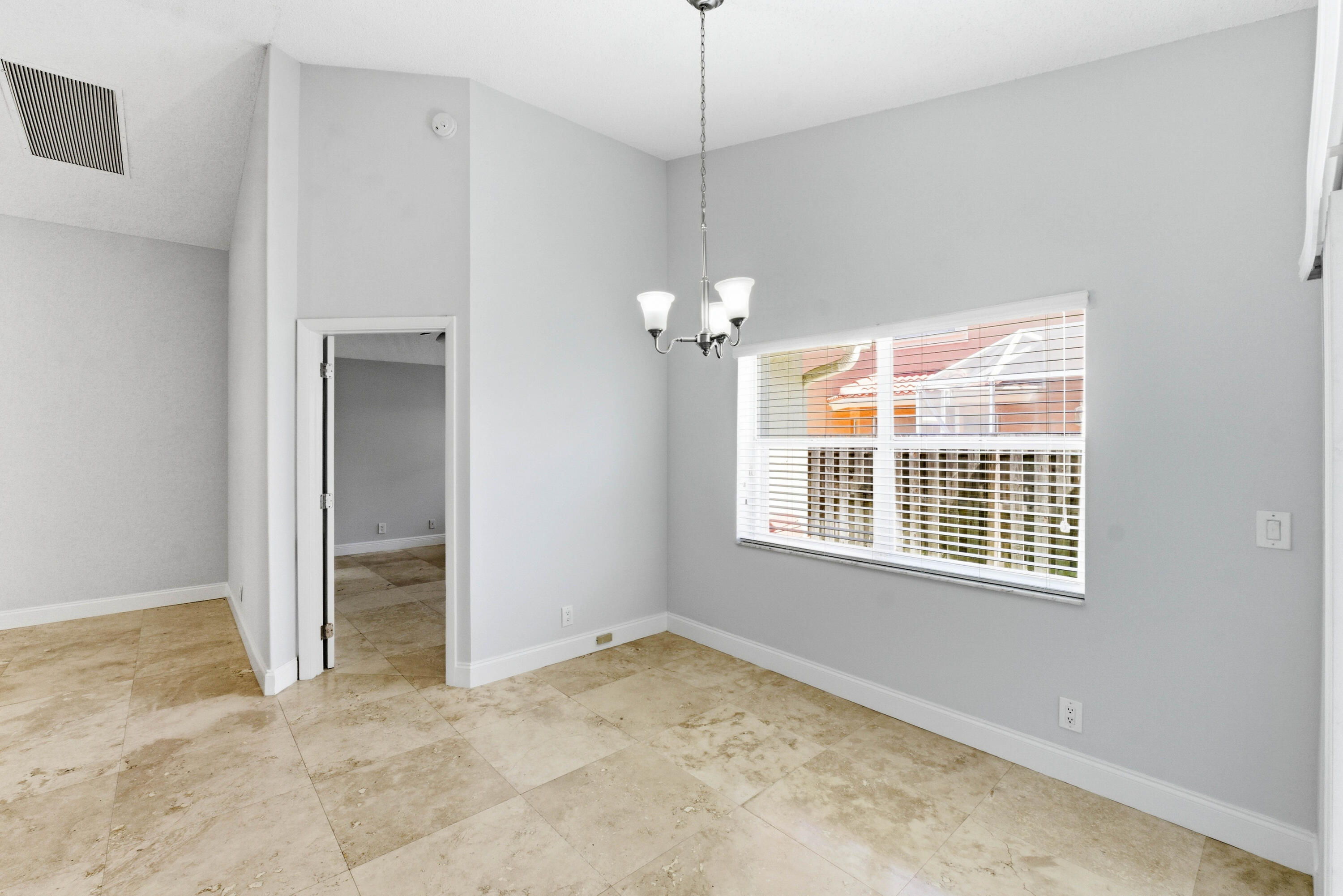 BOCA CHASE TR 4 - Residential Lease
