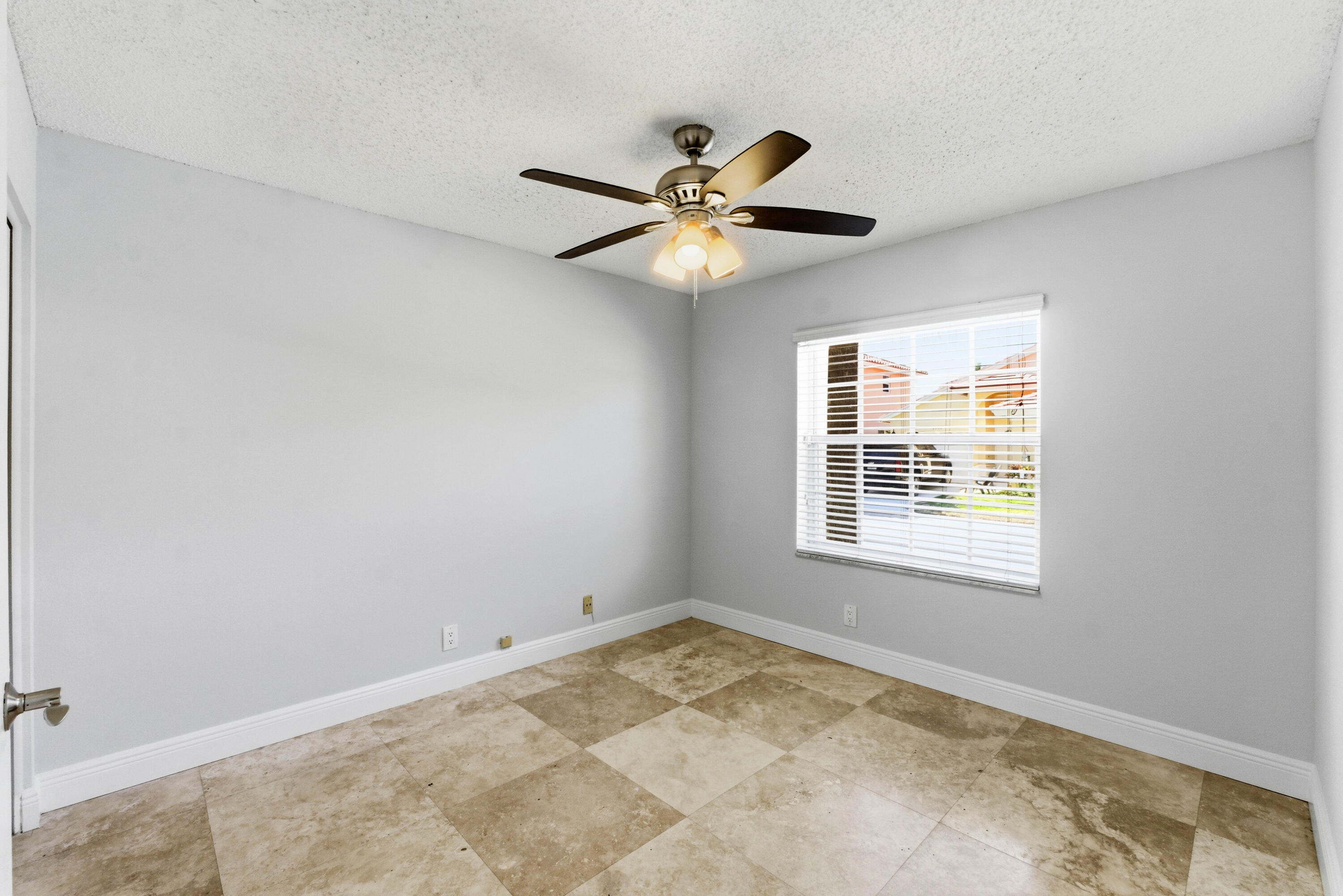 BOCA CHASE TR 4 - Residential Lease