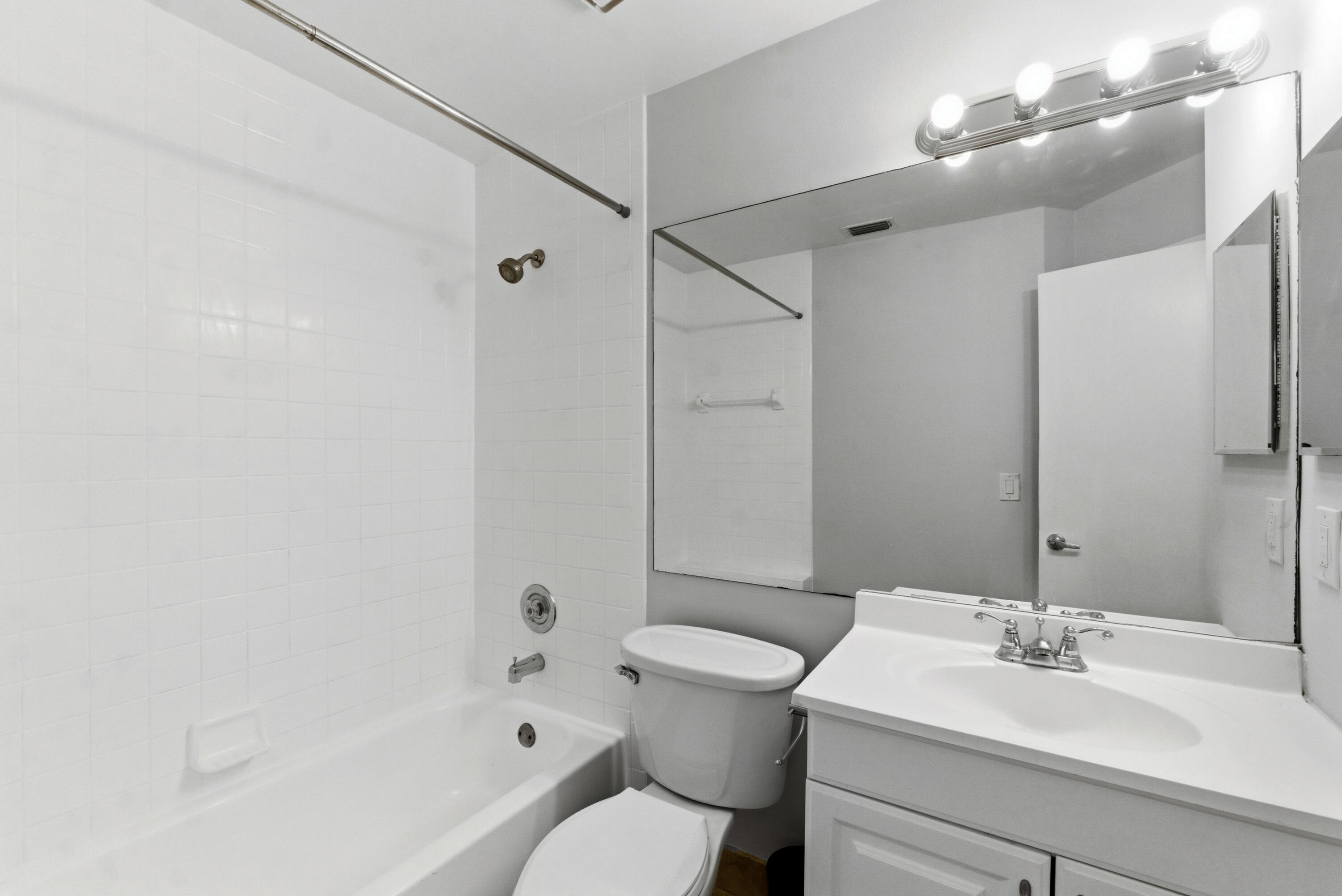 BOCA CHASE TR 4 - Residential Lease