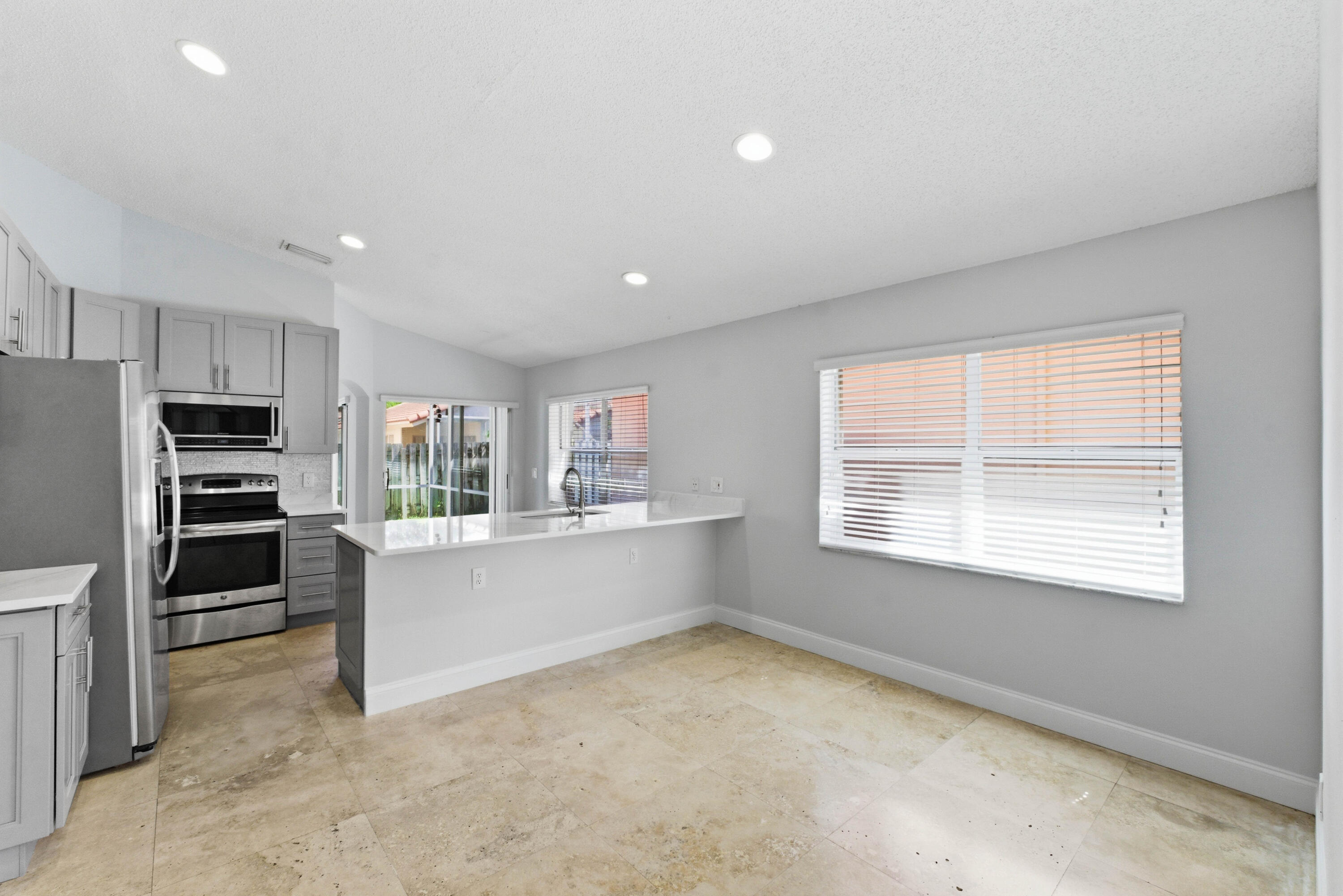 BOCA CHASE TR 4 - Residential Lease