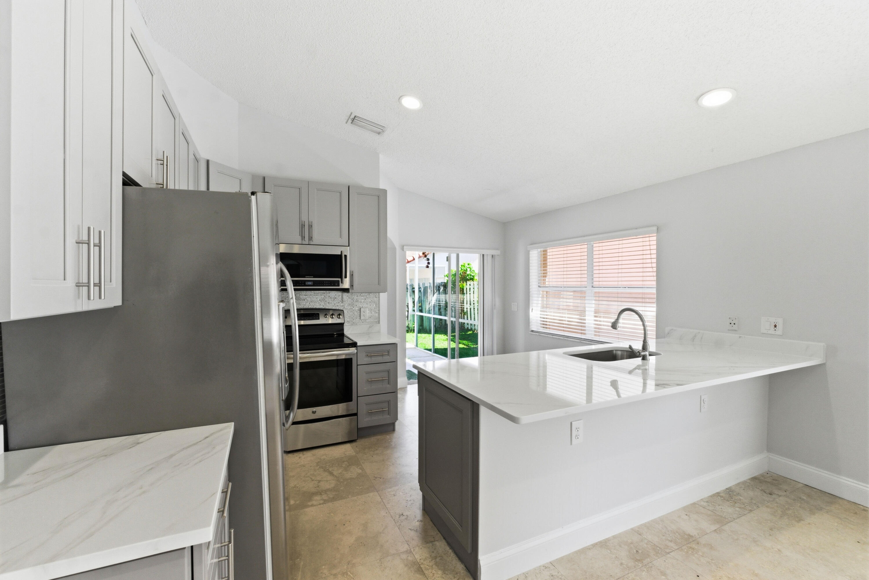 BOCA CHASE TR 4 - Residential Lease