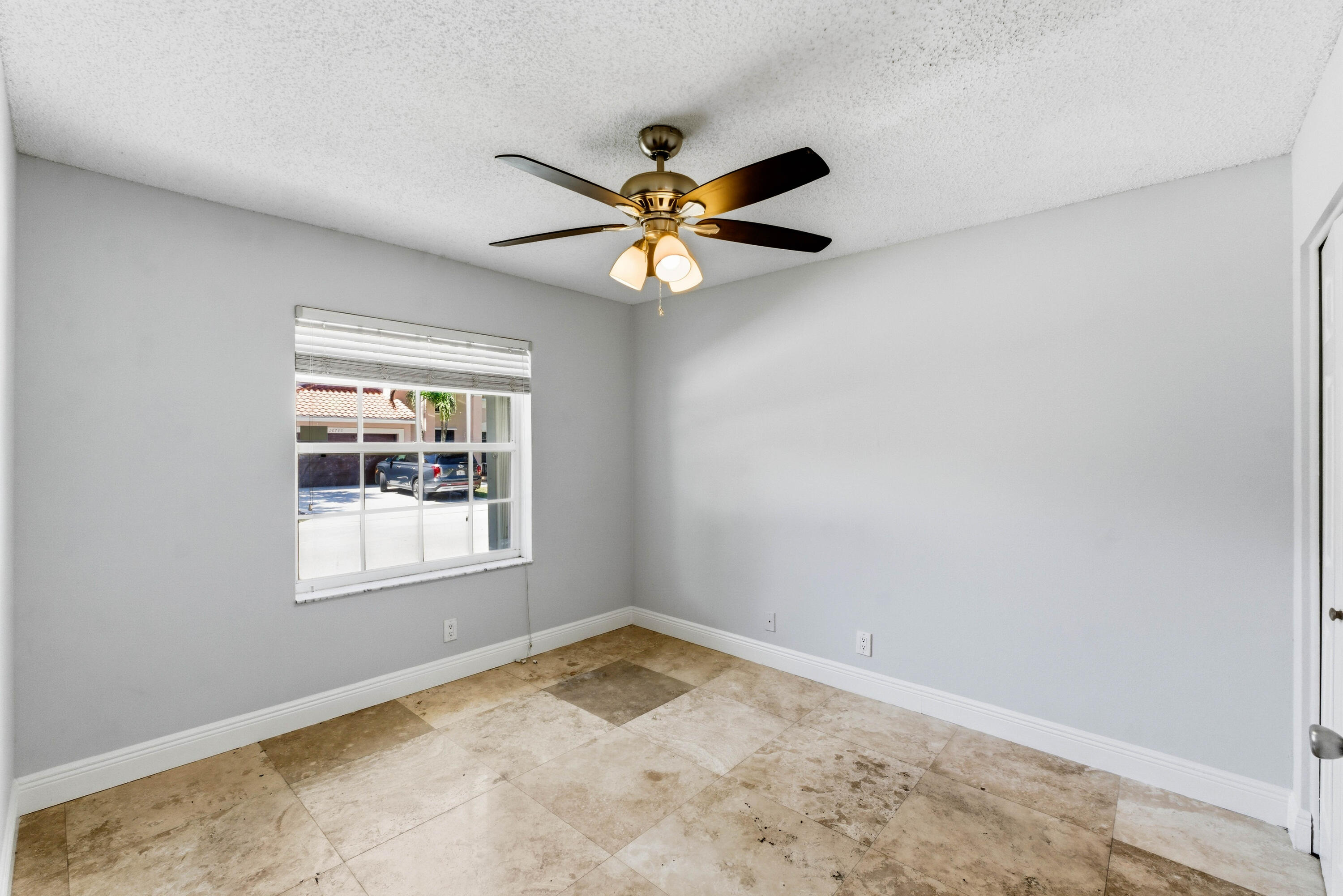 BOCA CHASE TR 4 - Residential Lease