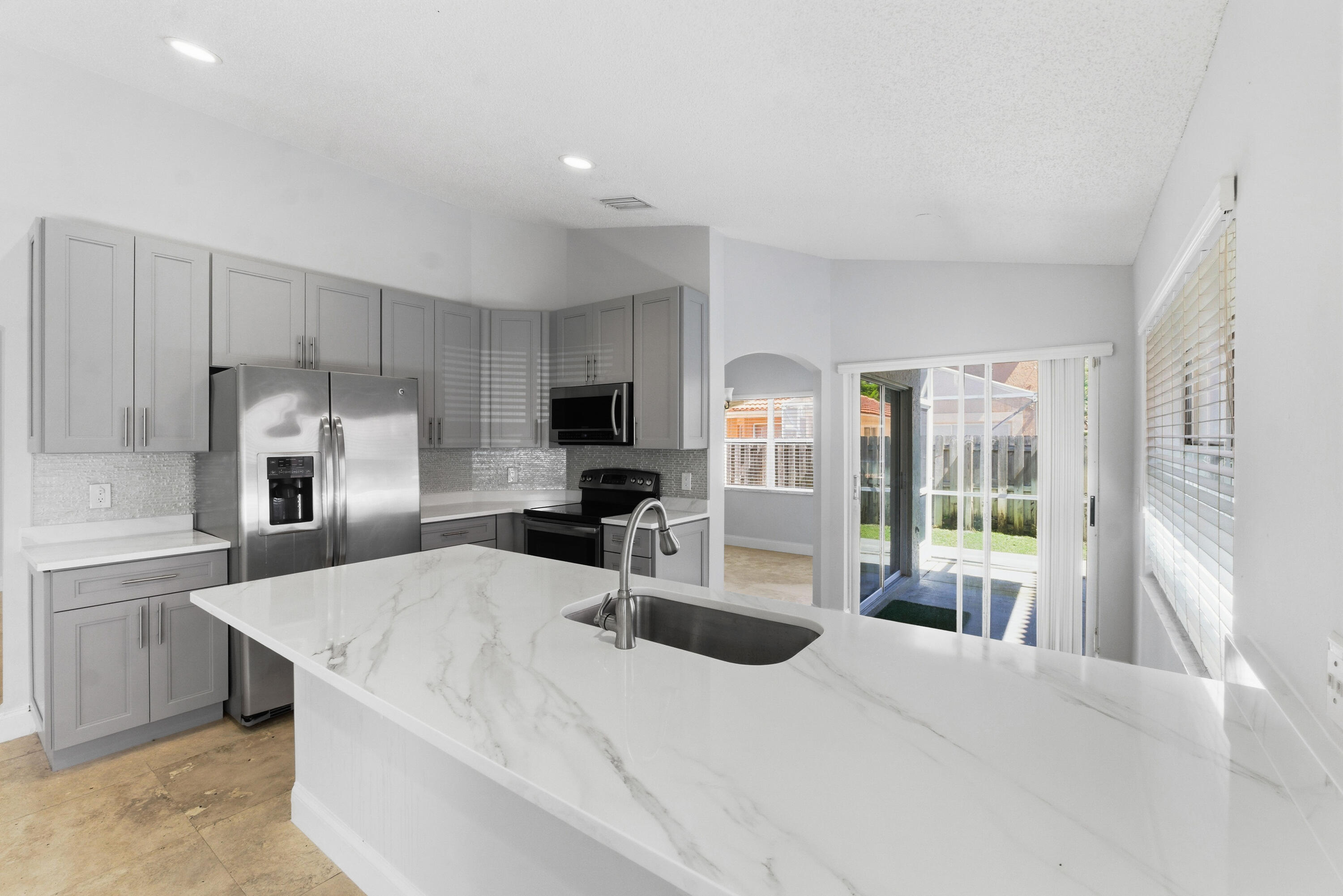 BOCA CHASE TR 4 - Residential Lease
