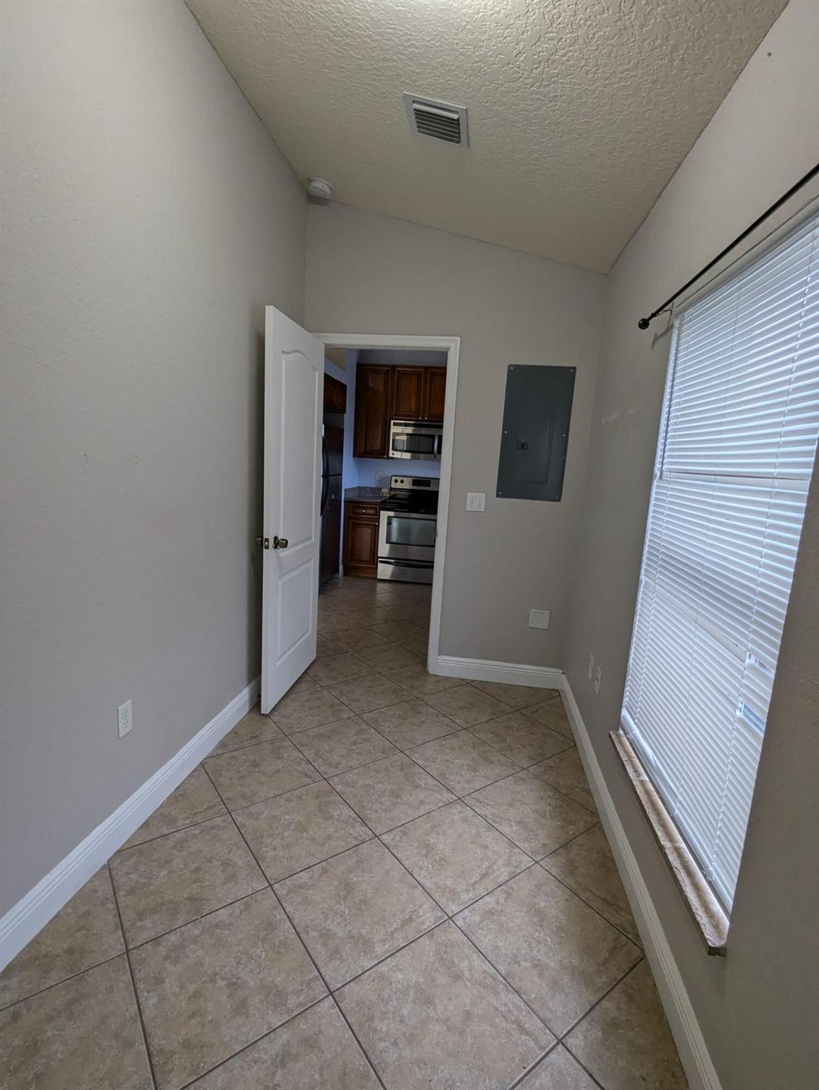 KENWOOD - Residential Lease