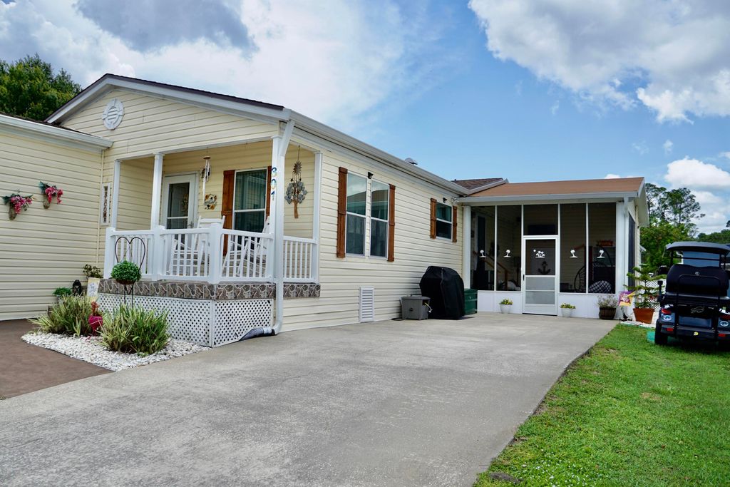 Photo of 301 Heritage Boulevard, Vero Beach, FL 32966 (MLS # R11095856)
