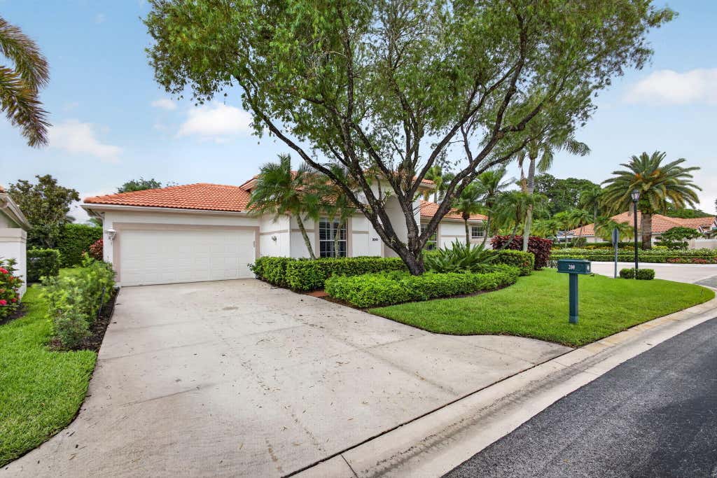 Photo of 200 Eagleton Estates Boulevard, Palm Beach Gardens, FL 33418 (MLS # B26032532)