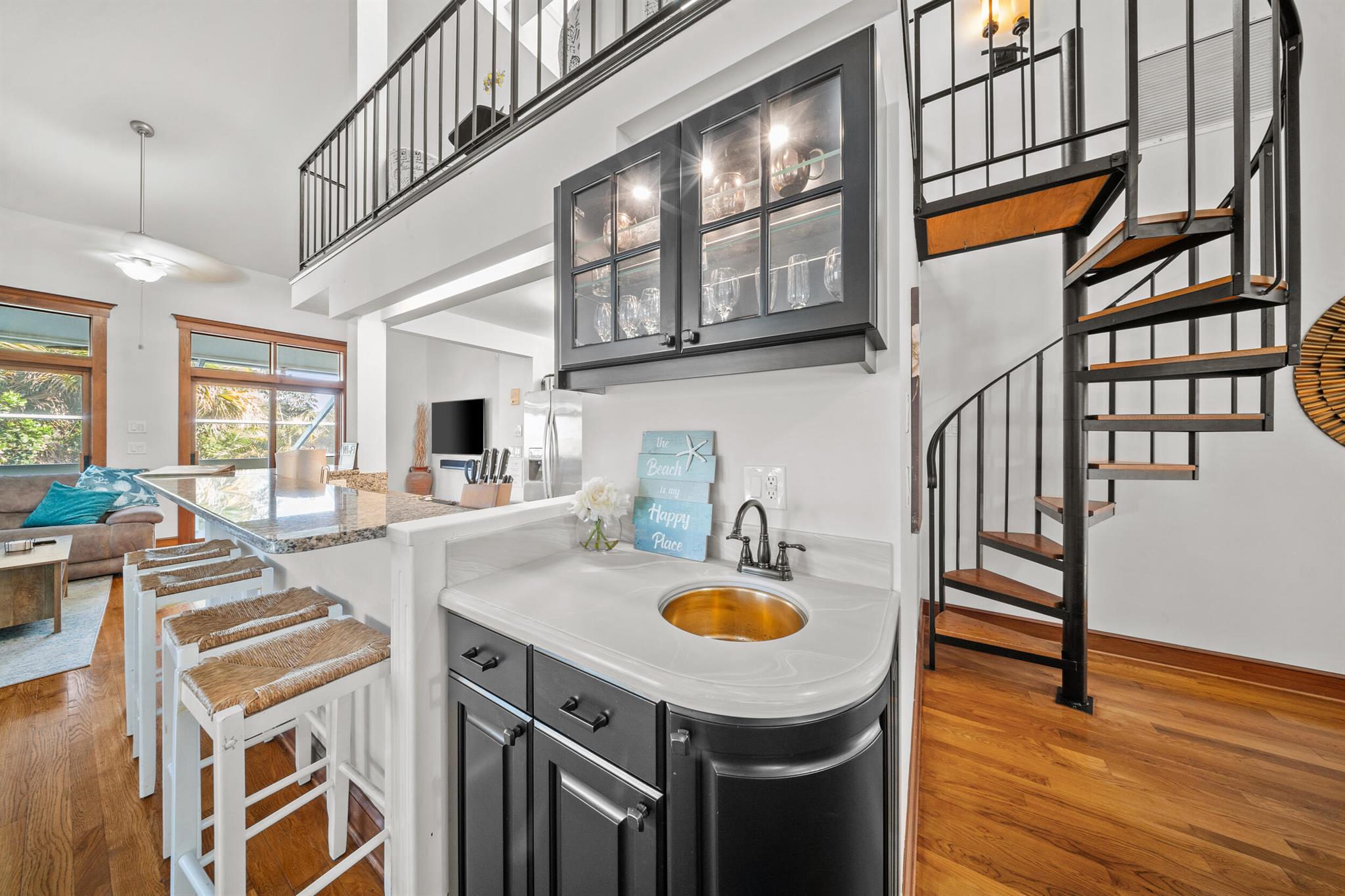 PINEAPPLE BLUFF - Residential