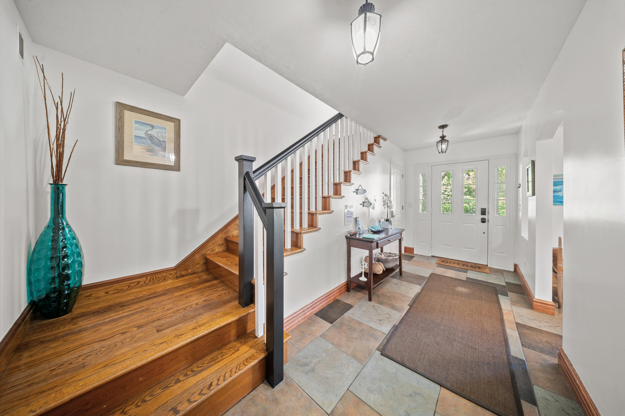 PINEAPPLE BLUFF - Residential