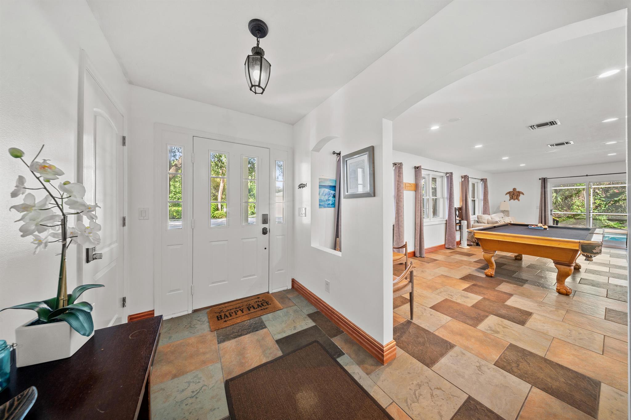 PINEAPPLE BLUFF - Residential