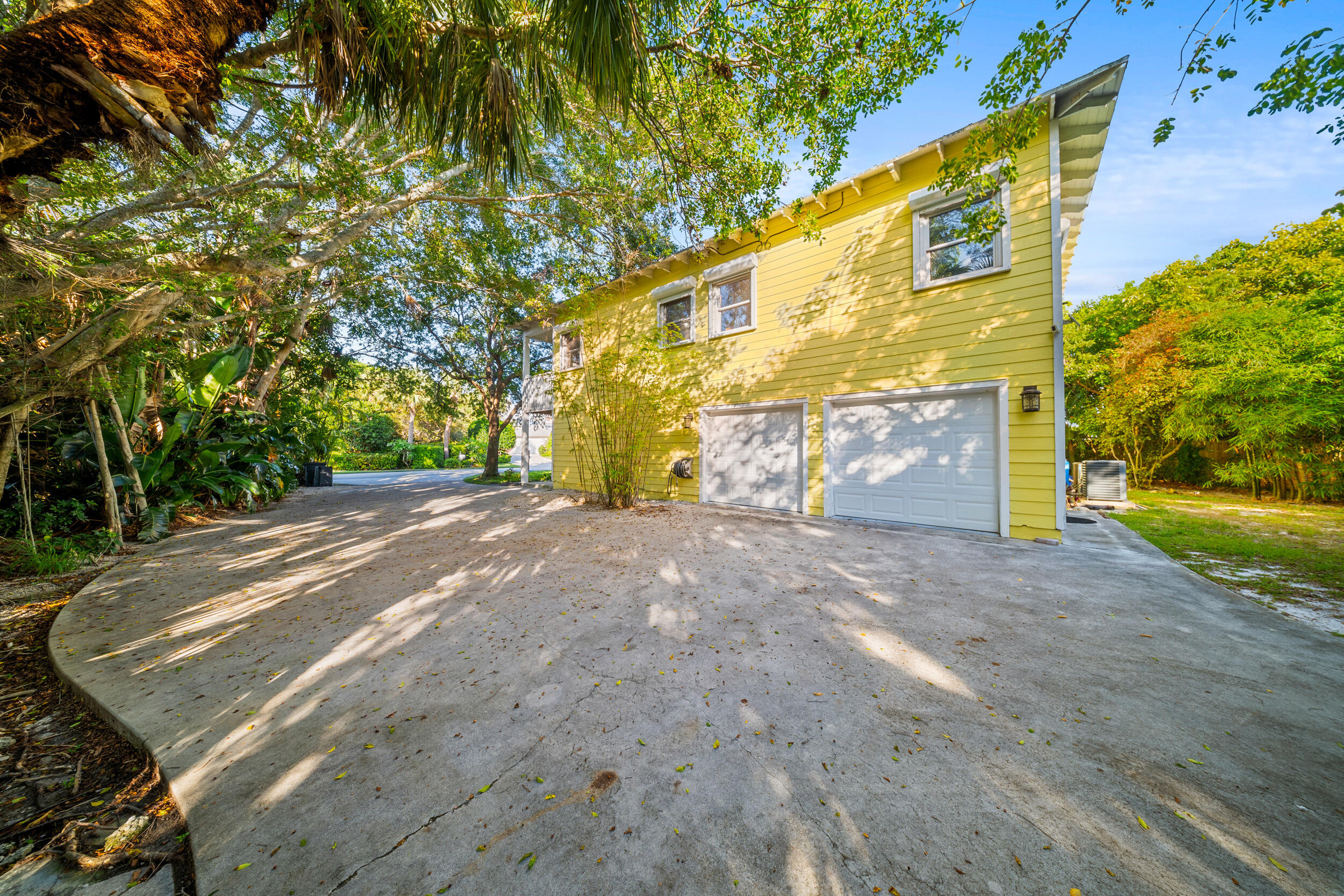 PINEAPPLE BLUFF - Residential