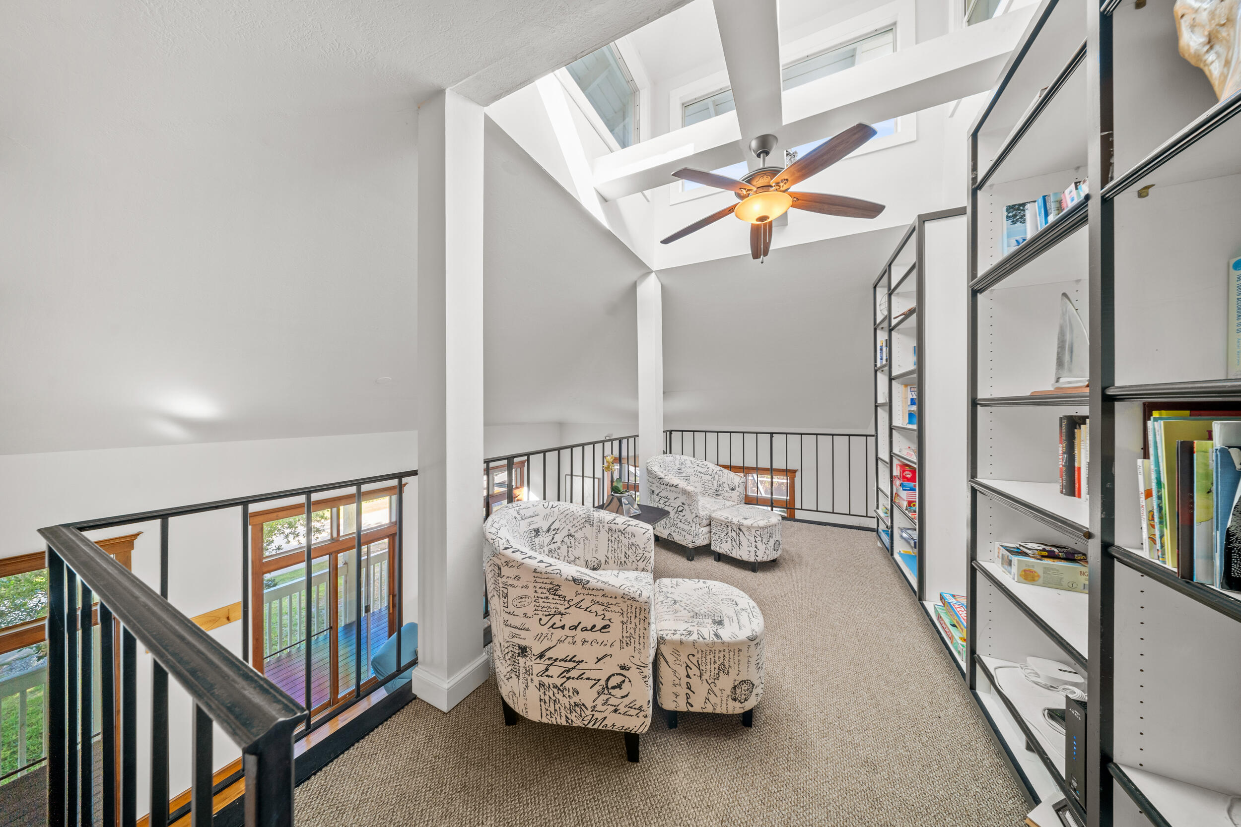 PINEAPPLE BLUFF - Residential