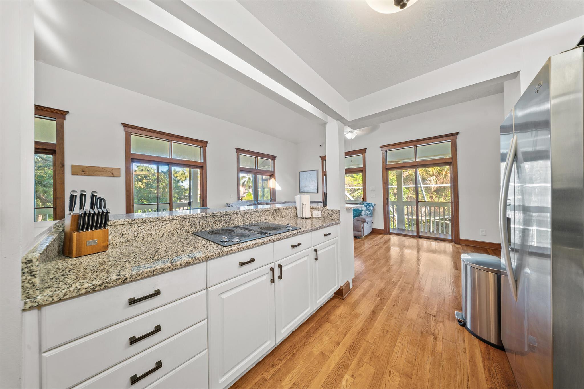 PINEAPPLE BLUFF - Residential