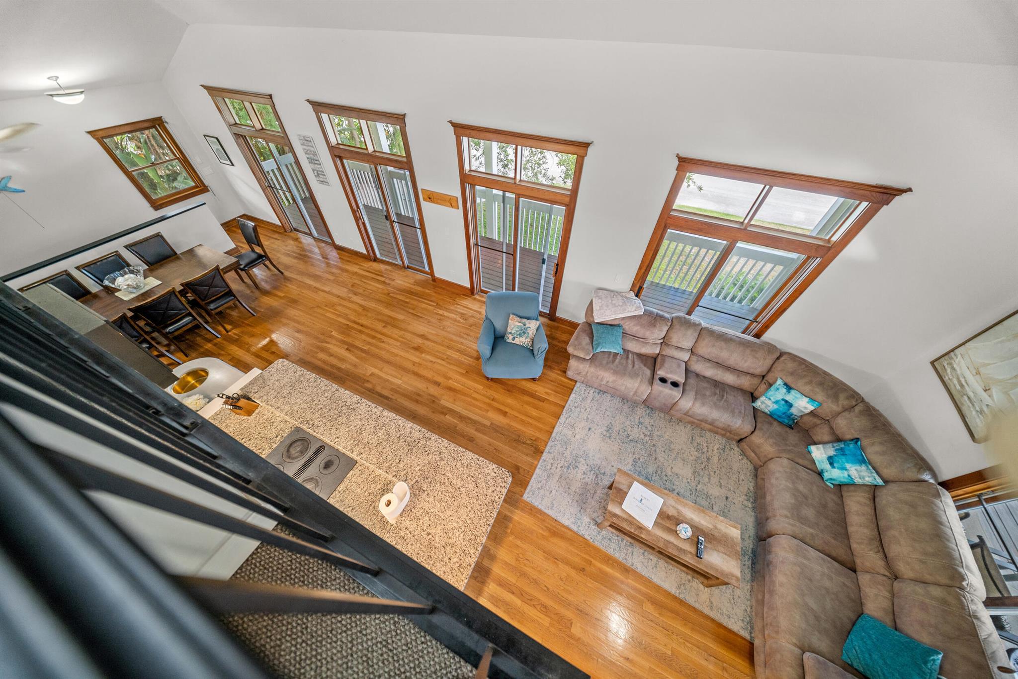 PINEAPPLE BLUFF - Residential