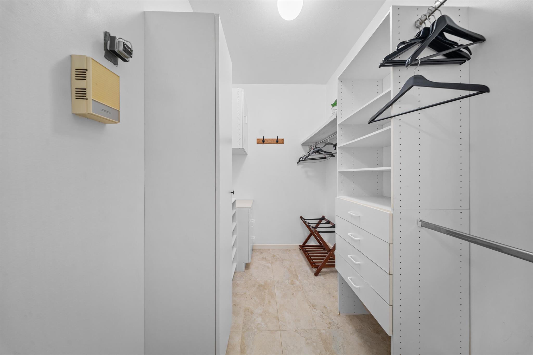 PINEAPPLE BLUFF - Residential