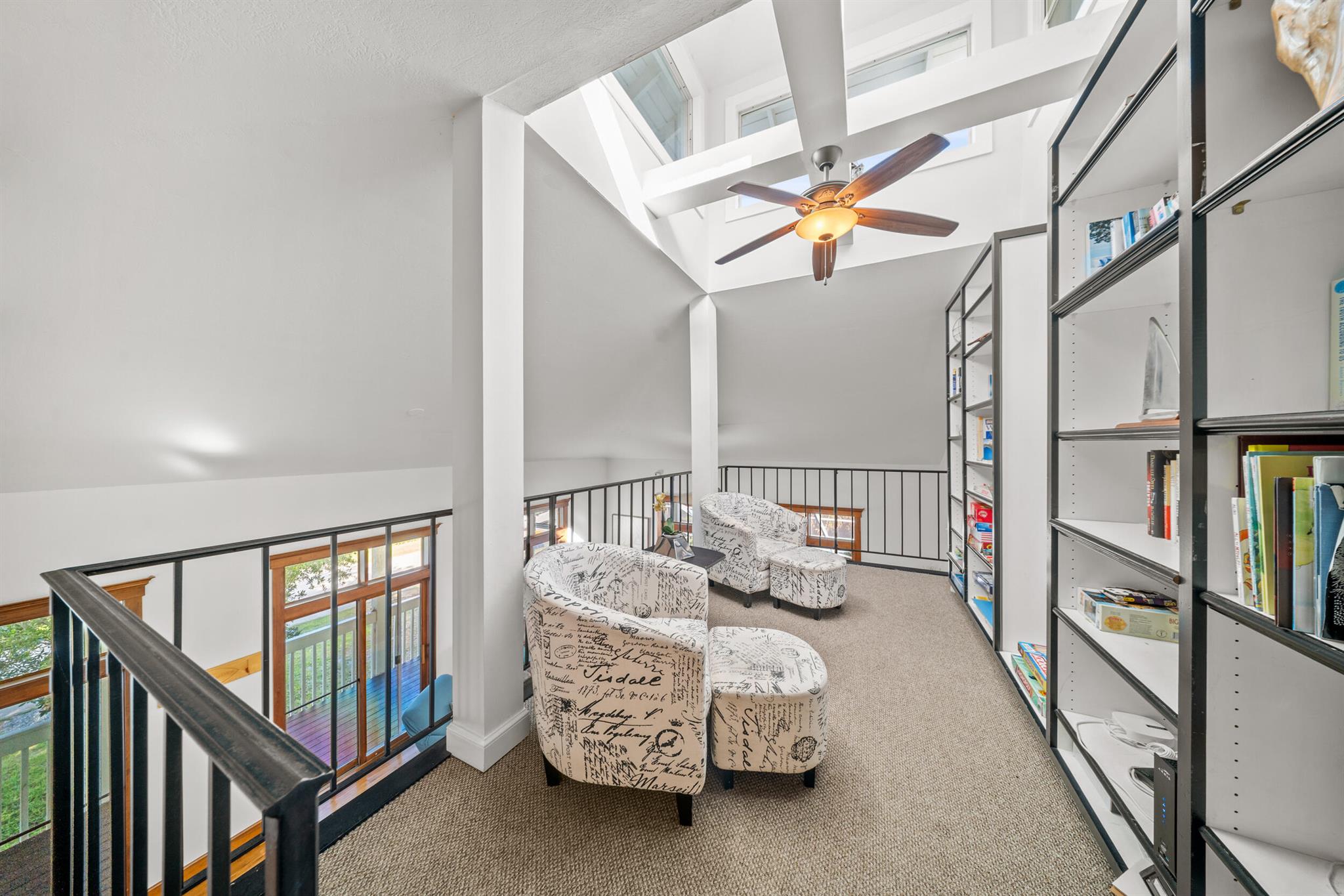 PINEAPPLE BLUFF - Residential