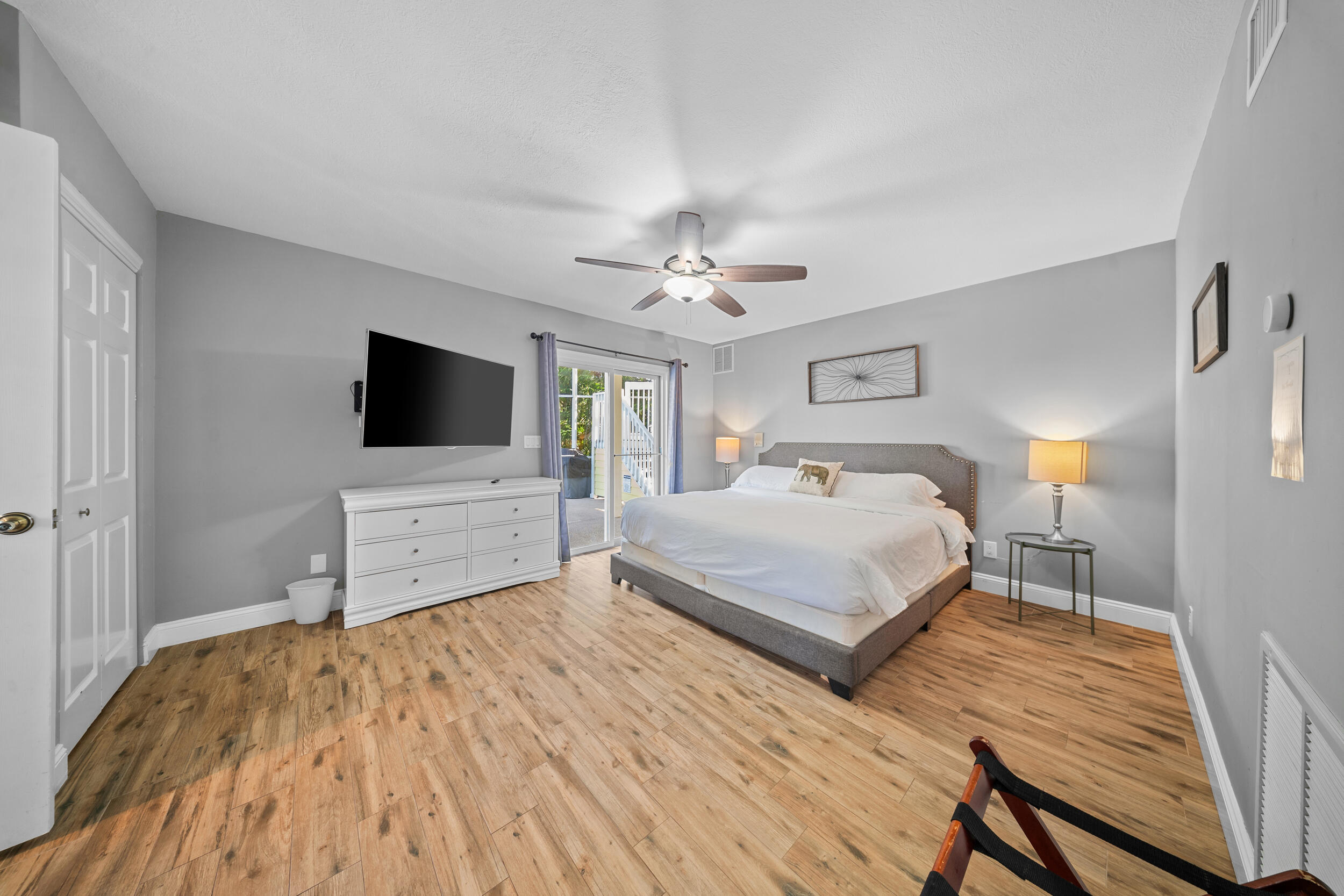 PINEAPPLE BLUFF - Residential