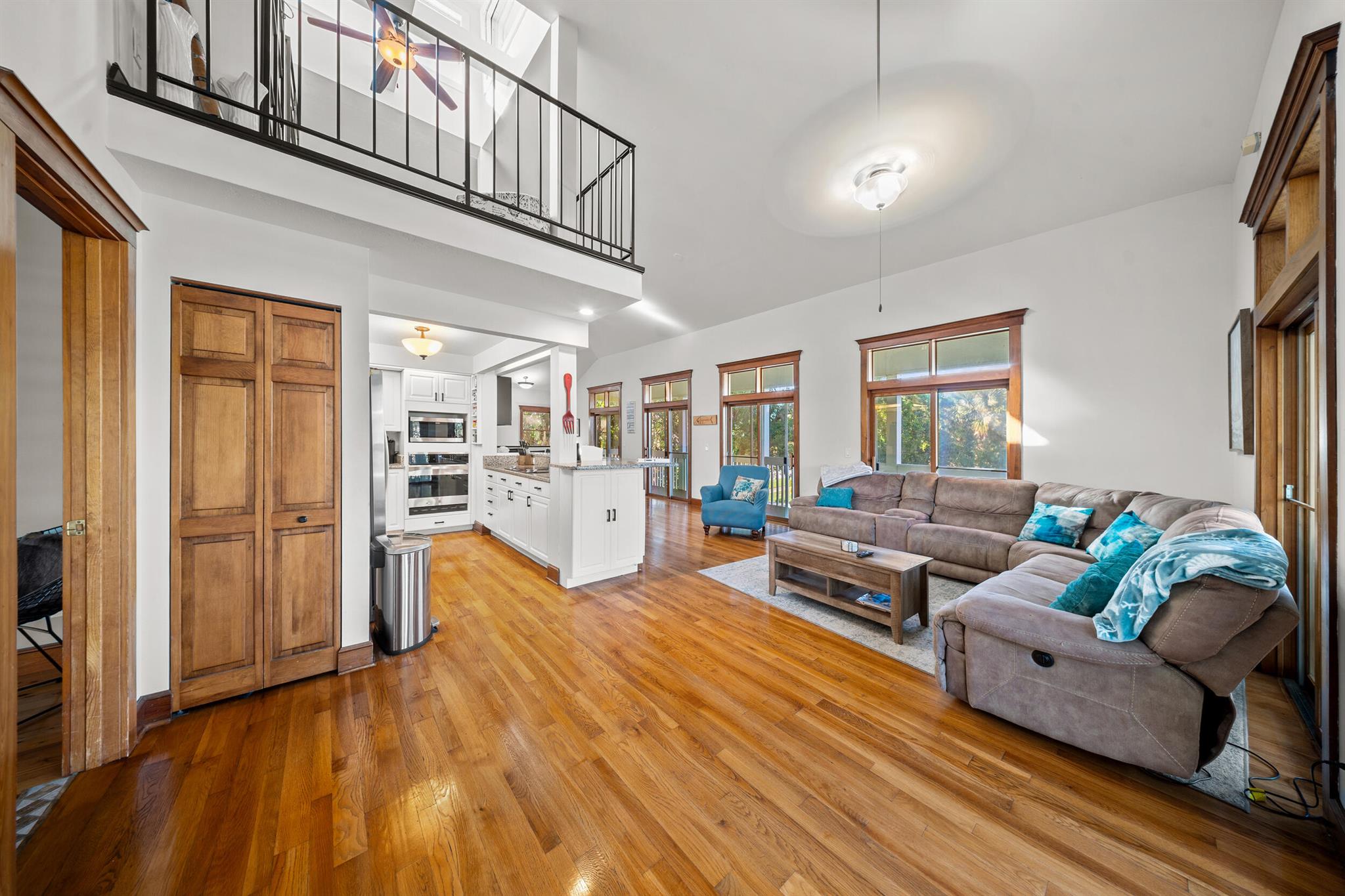 PINEAPPLE BLUFF - Residential