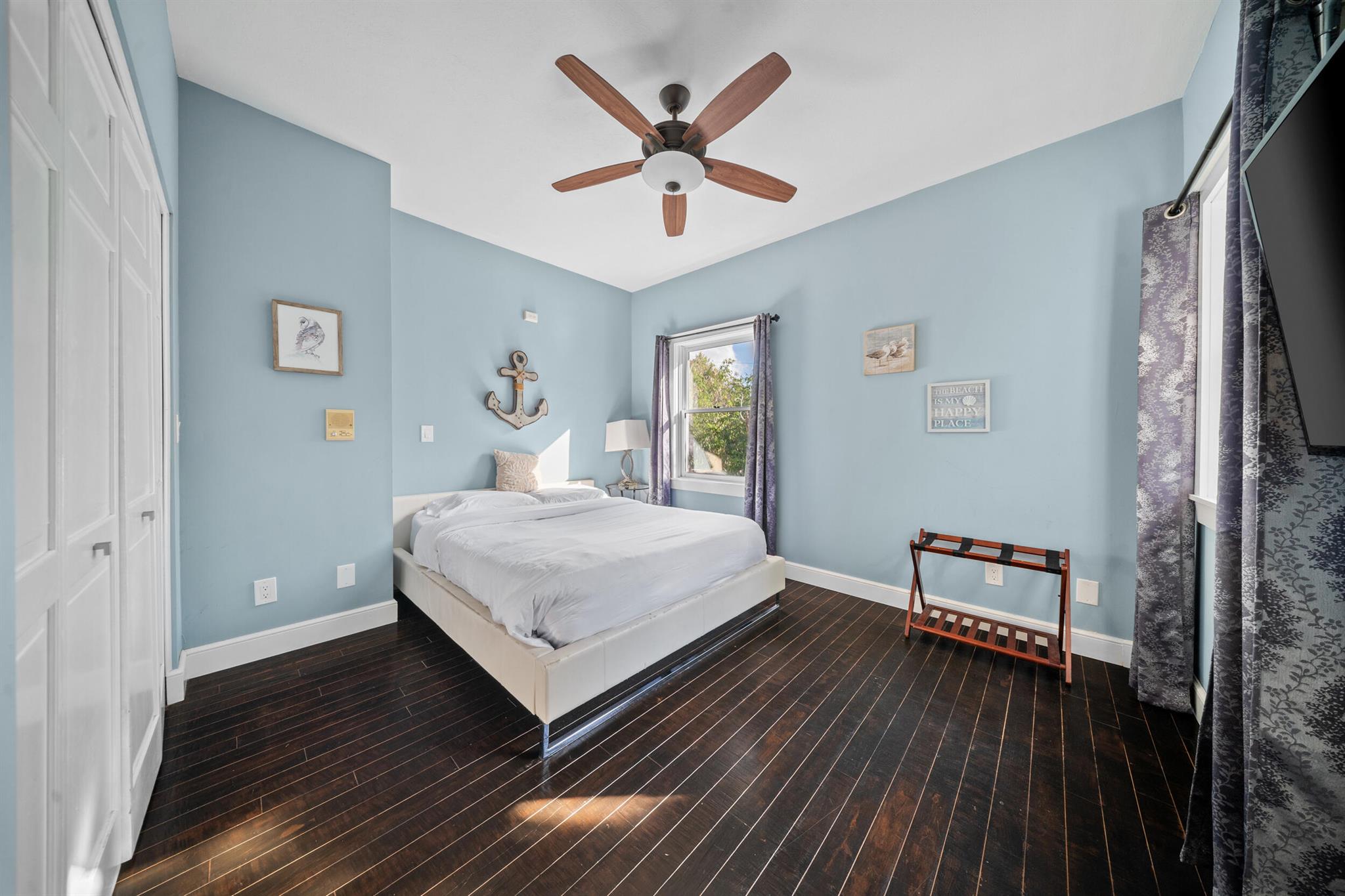 PINEAPPLE BLUFF - Residential