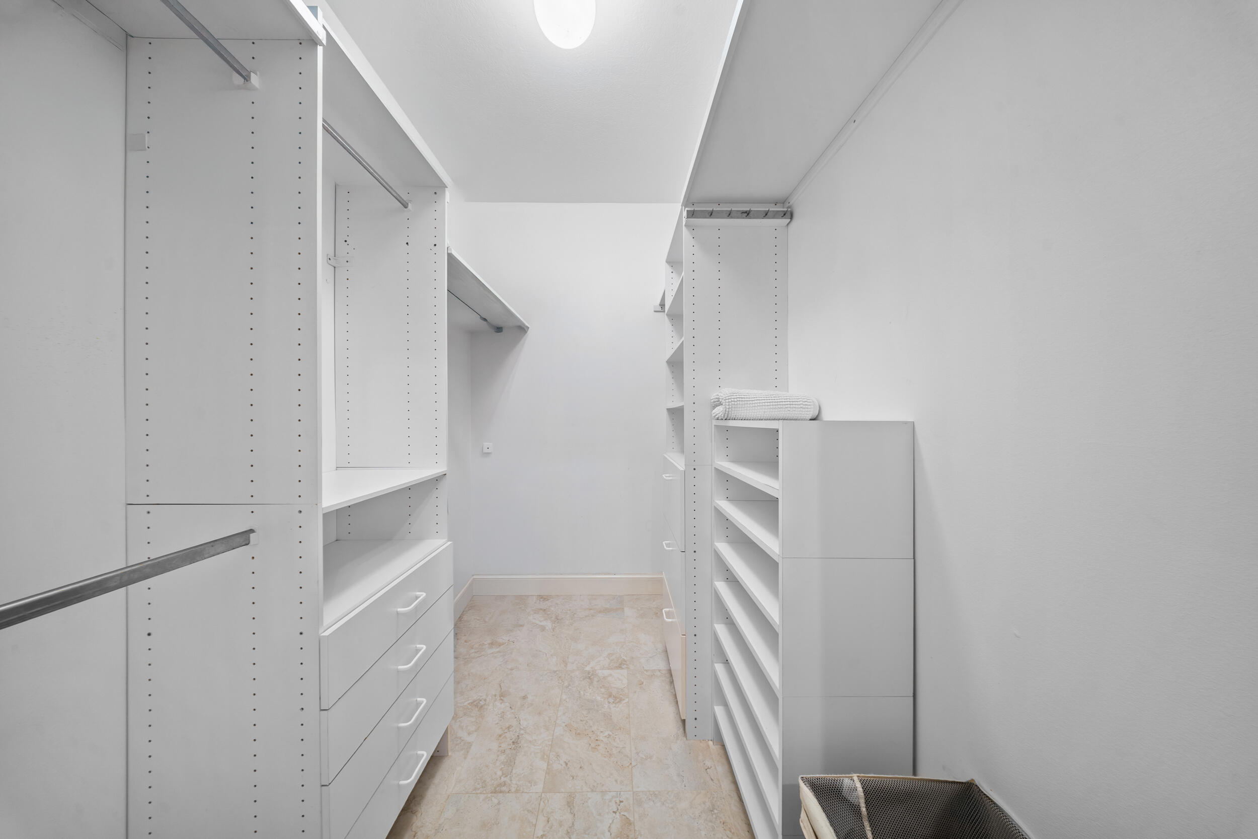 PINEAPPLE BLUFF - Residential