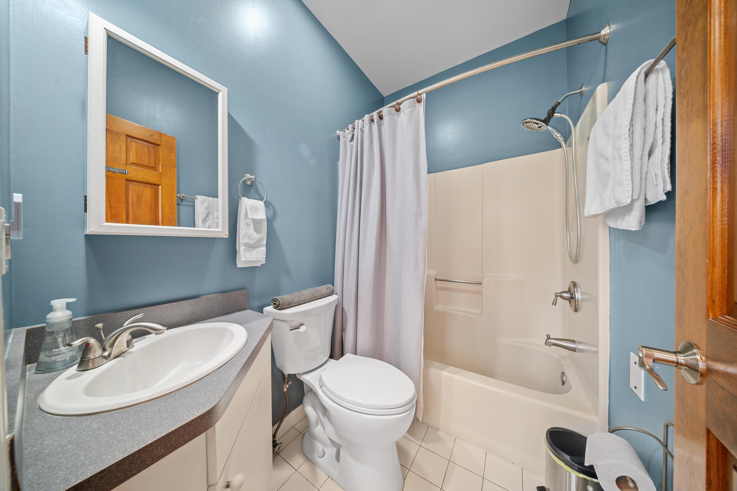 PINEAPPLE BLUFF - Residential