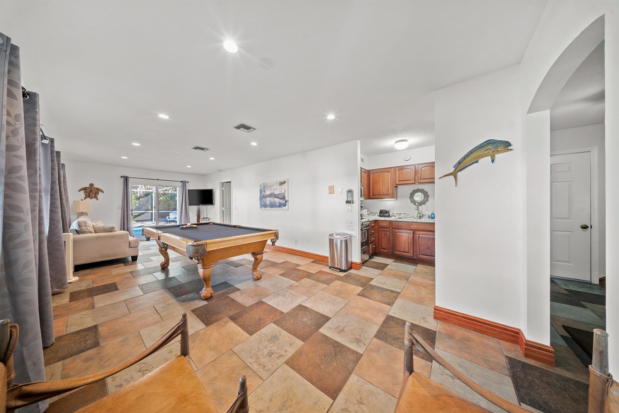 PINEAPPLE BLUFF - Residential