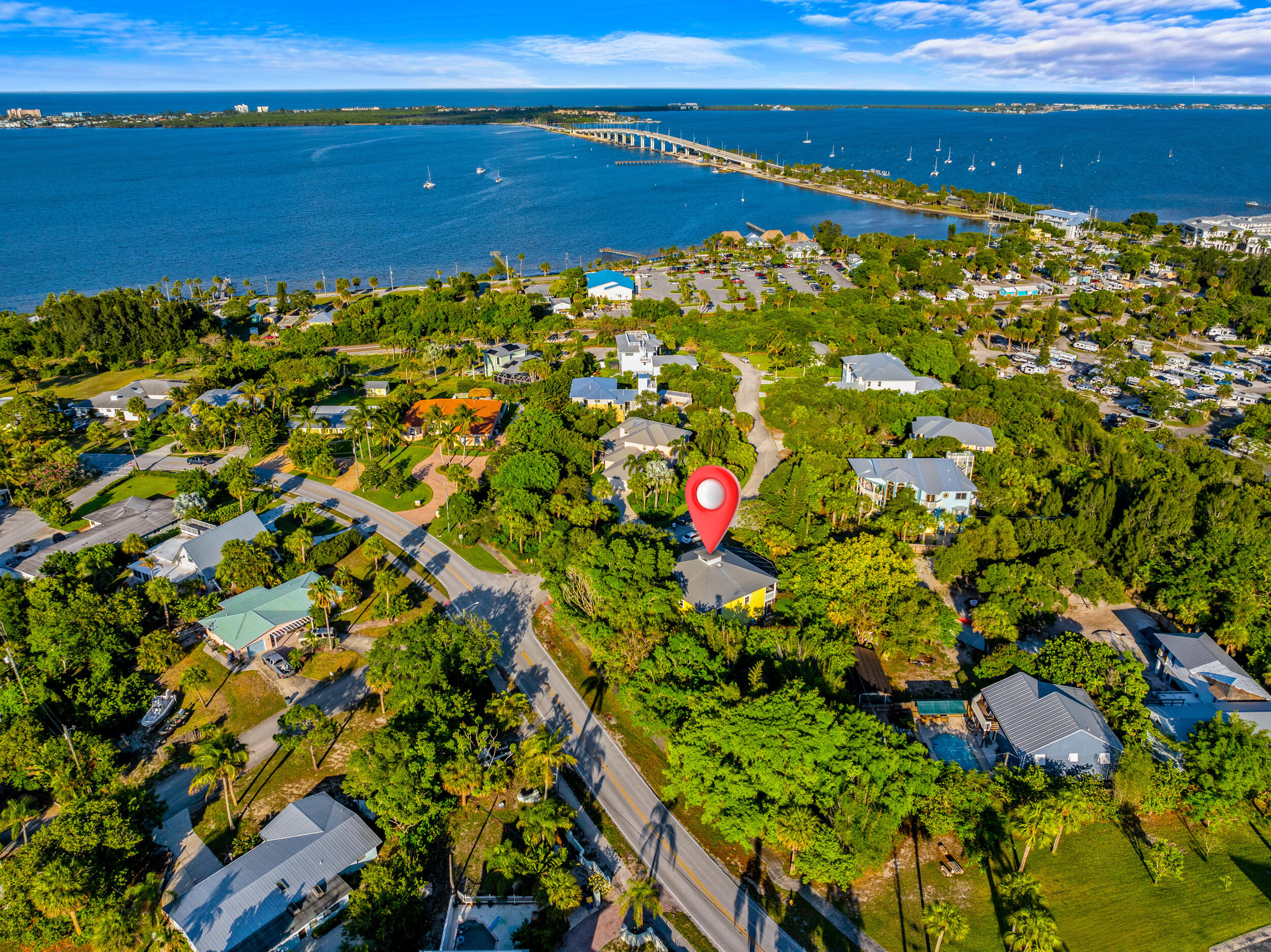 PINEAPPLE BLUFF - Residential