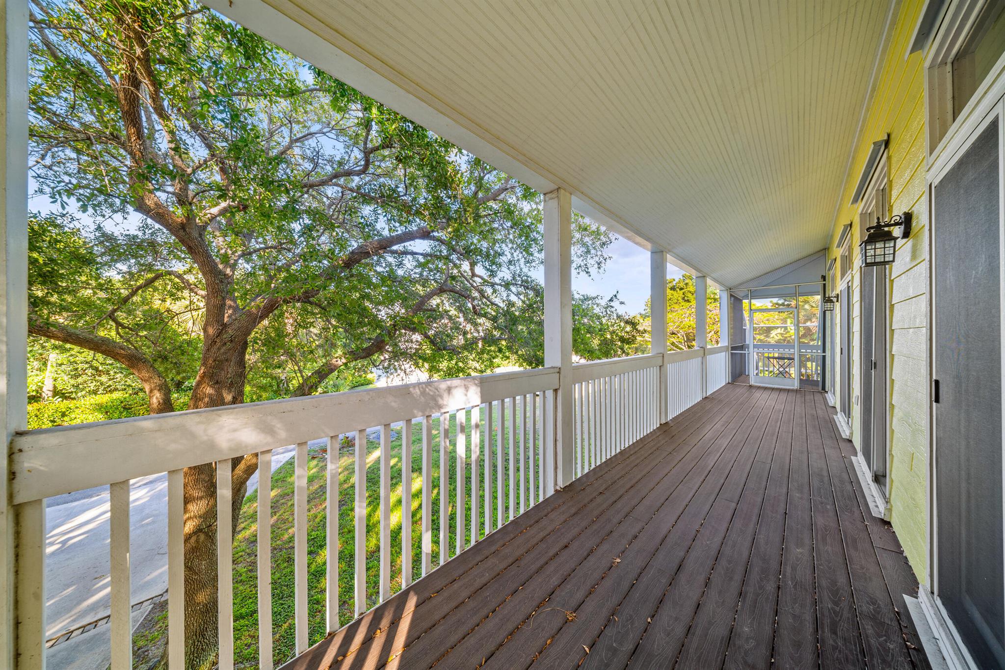 PINEAPPLE BLUFF - Residential
