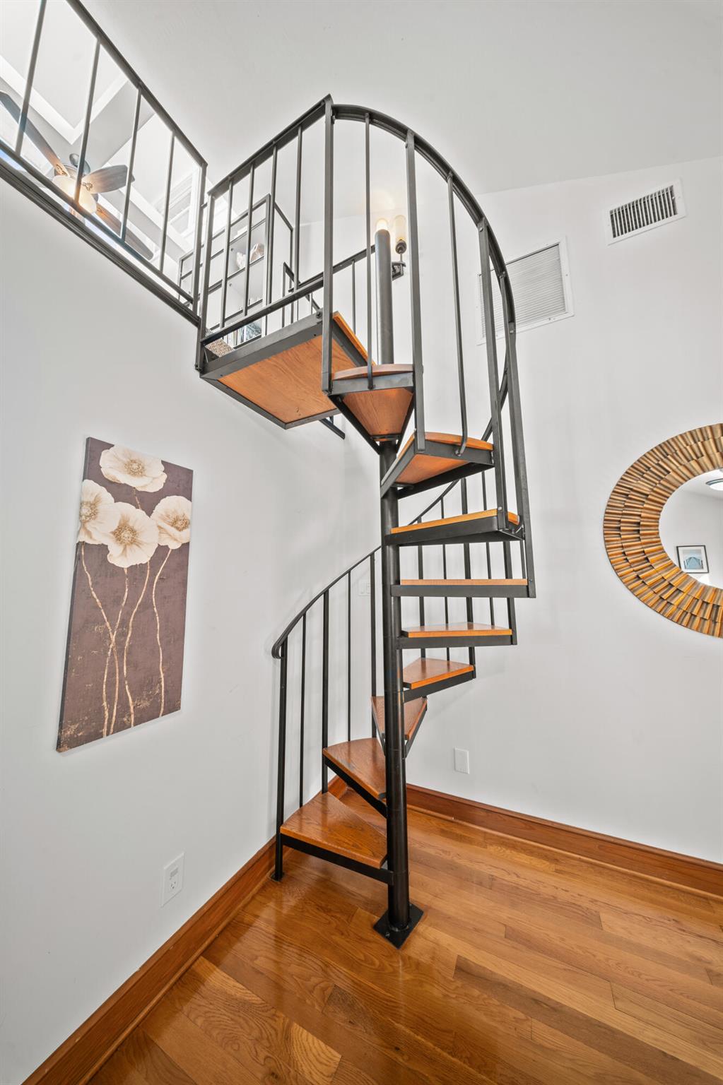 PINEAPPLE BLUFF - Residential