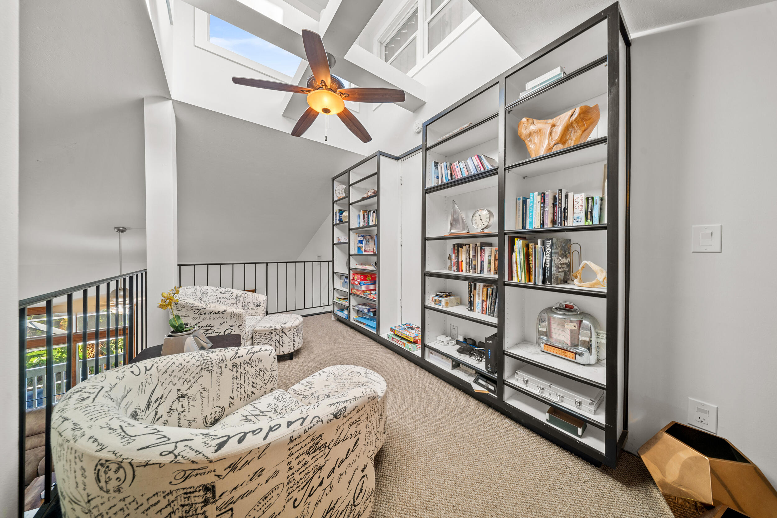 PINEAPPLE BLUFF - Residential