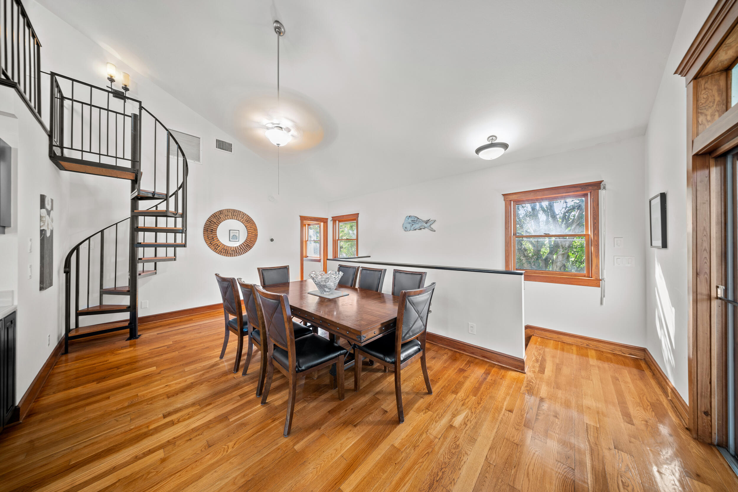 PINEAPPLE BLUFF - Residential