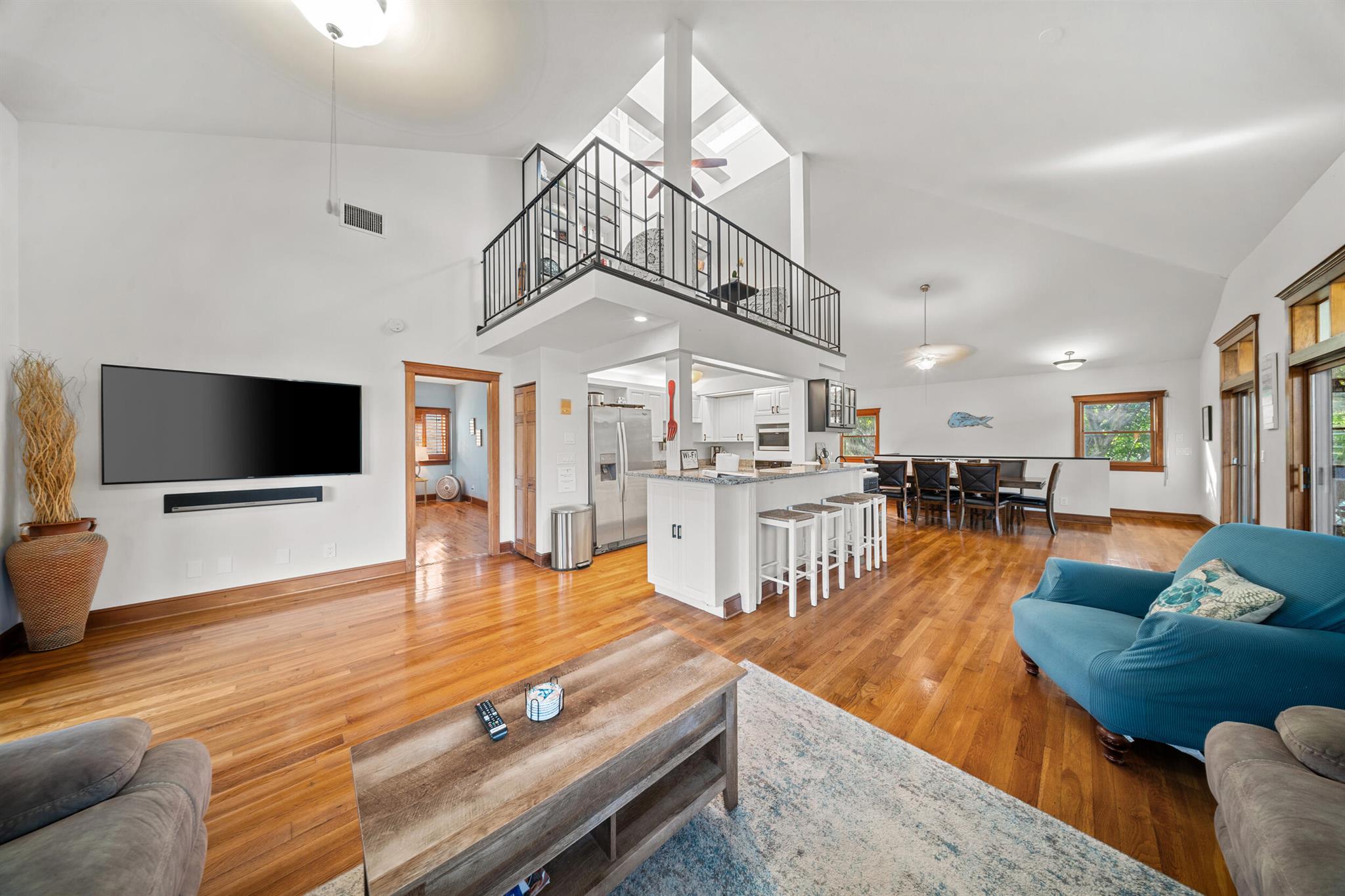 PINEAPPLE BLUFF - Residential