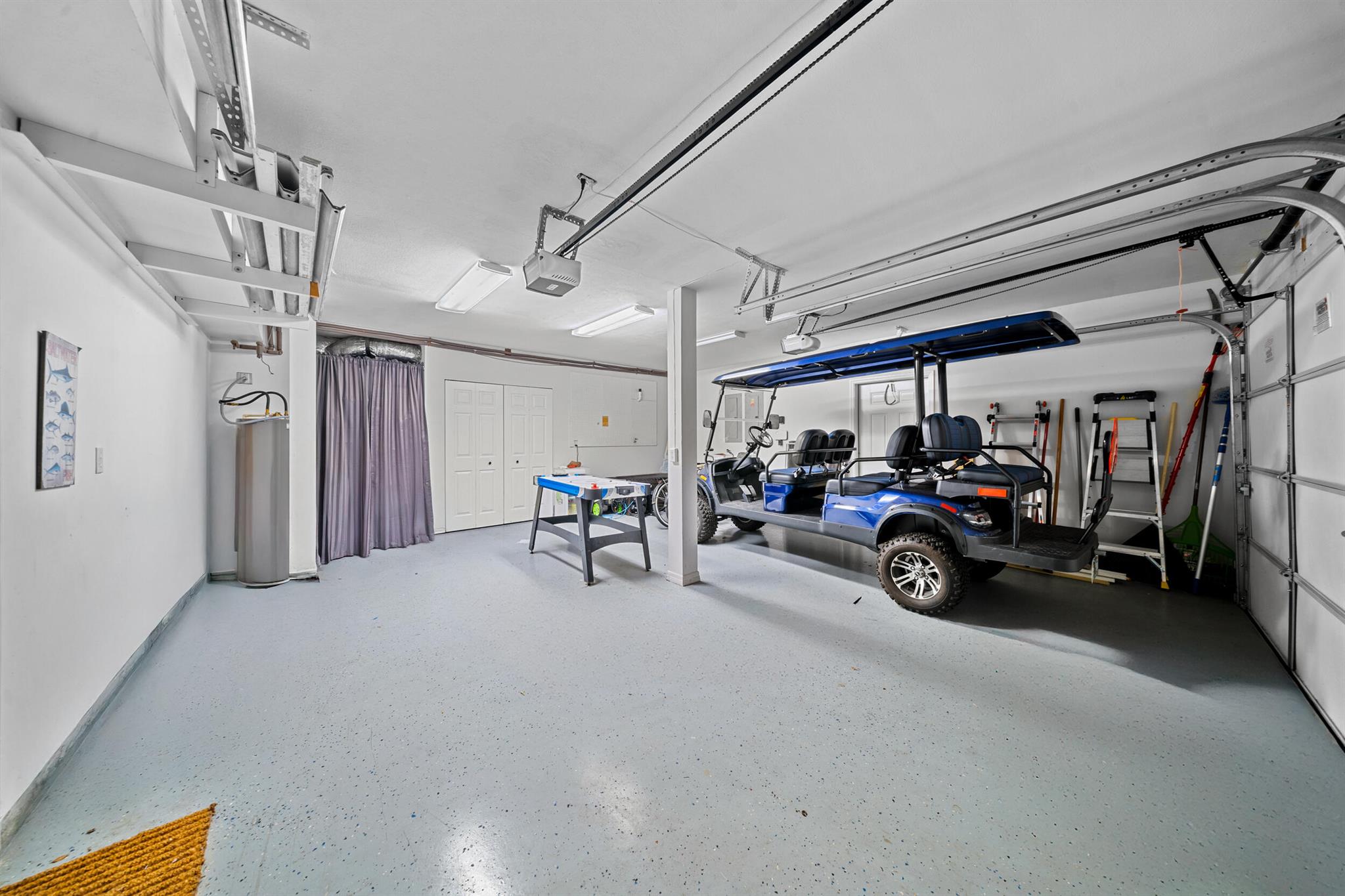 PINEAPPLE BLUFF - Residential