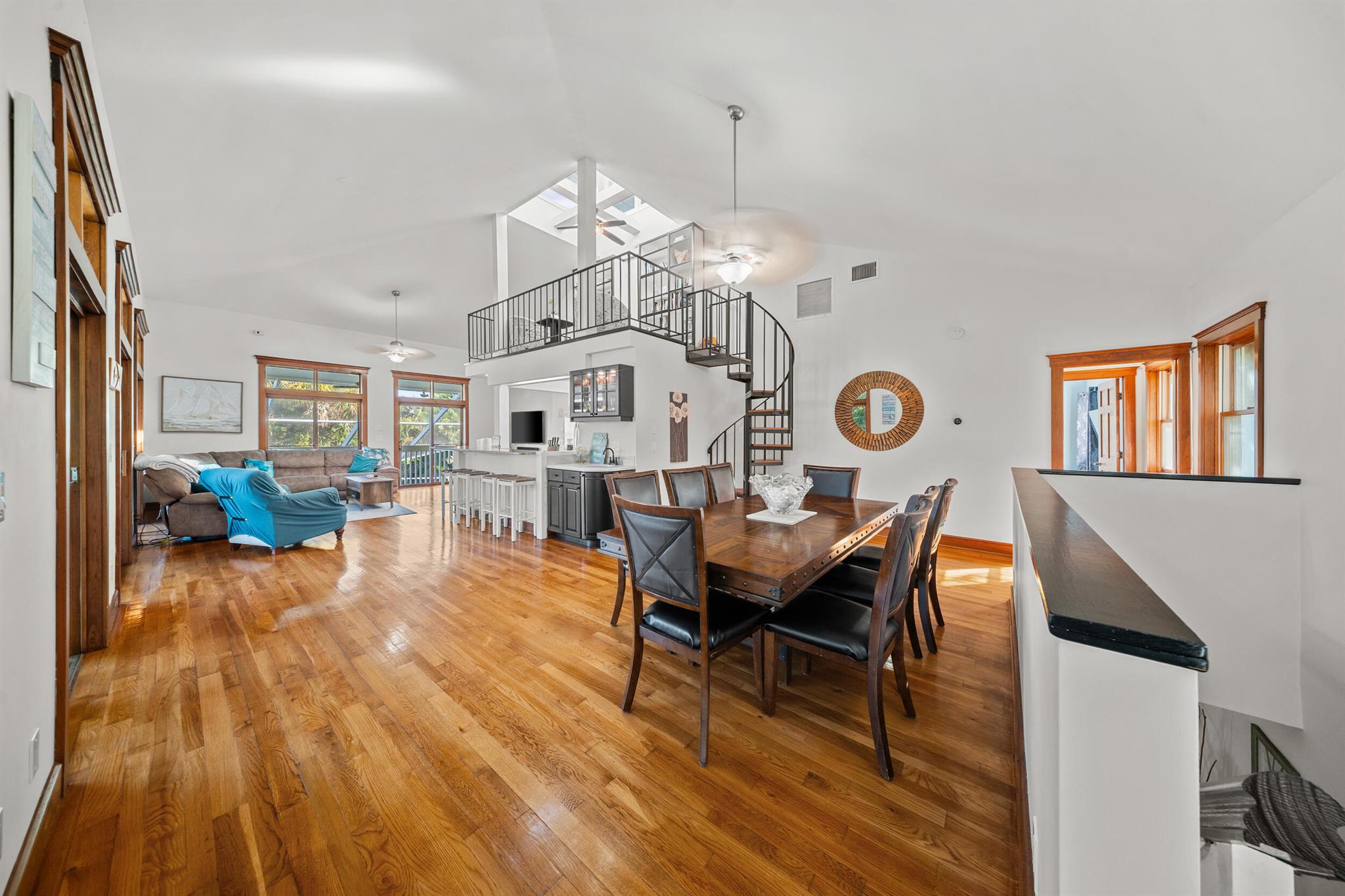 PINEAPPLE BLUFF - Residential