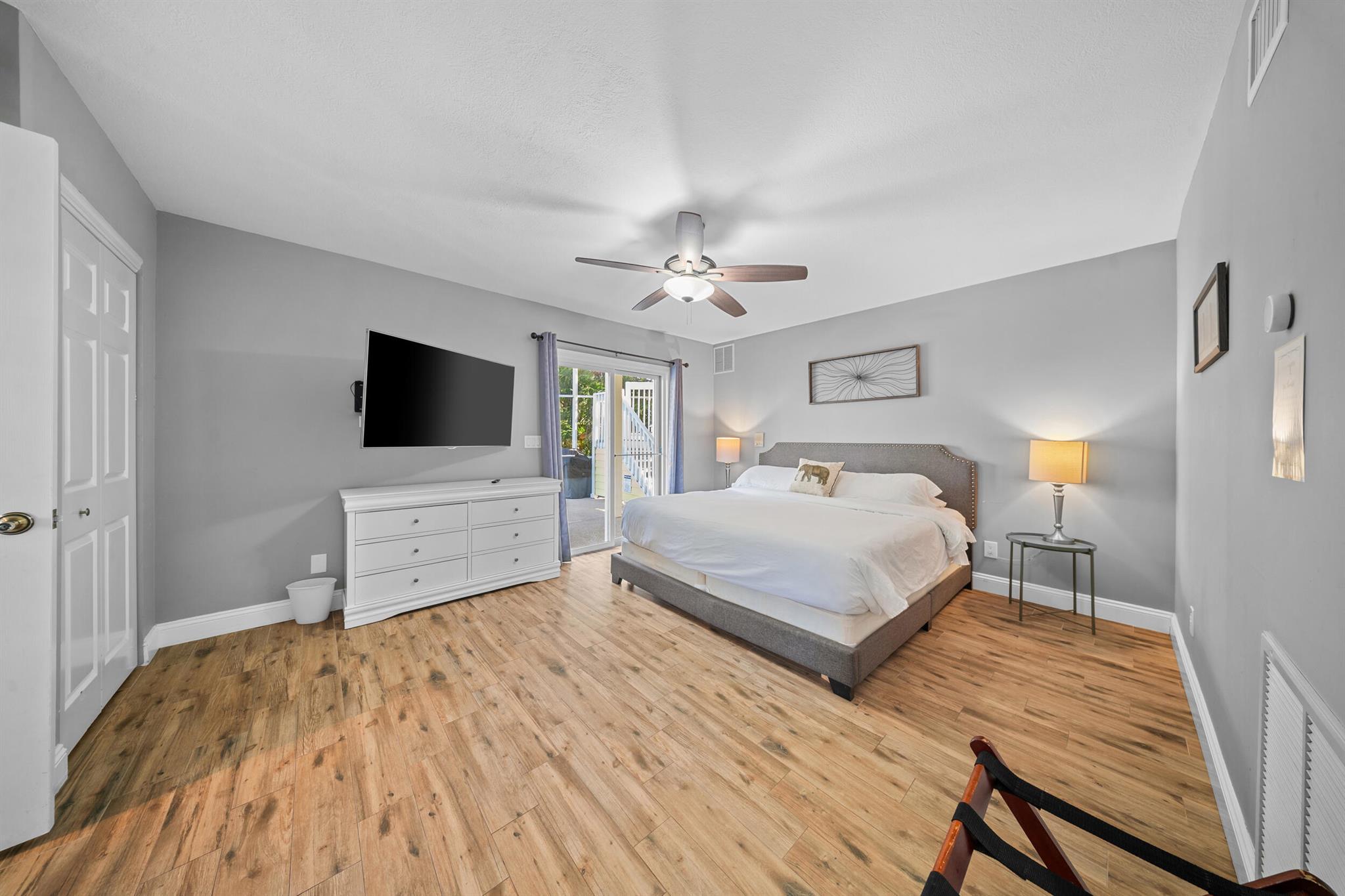 PINEAPPLE BLUFF - Residential