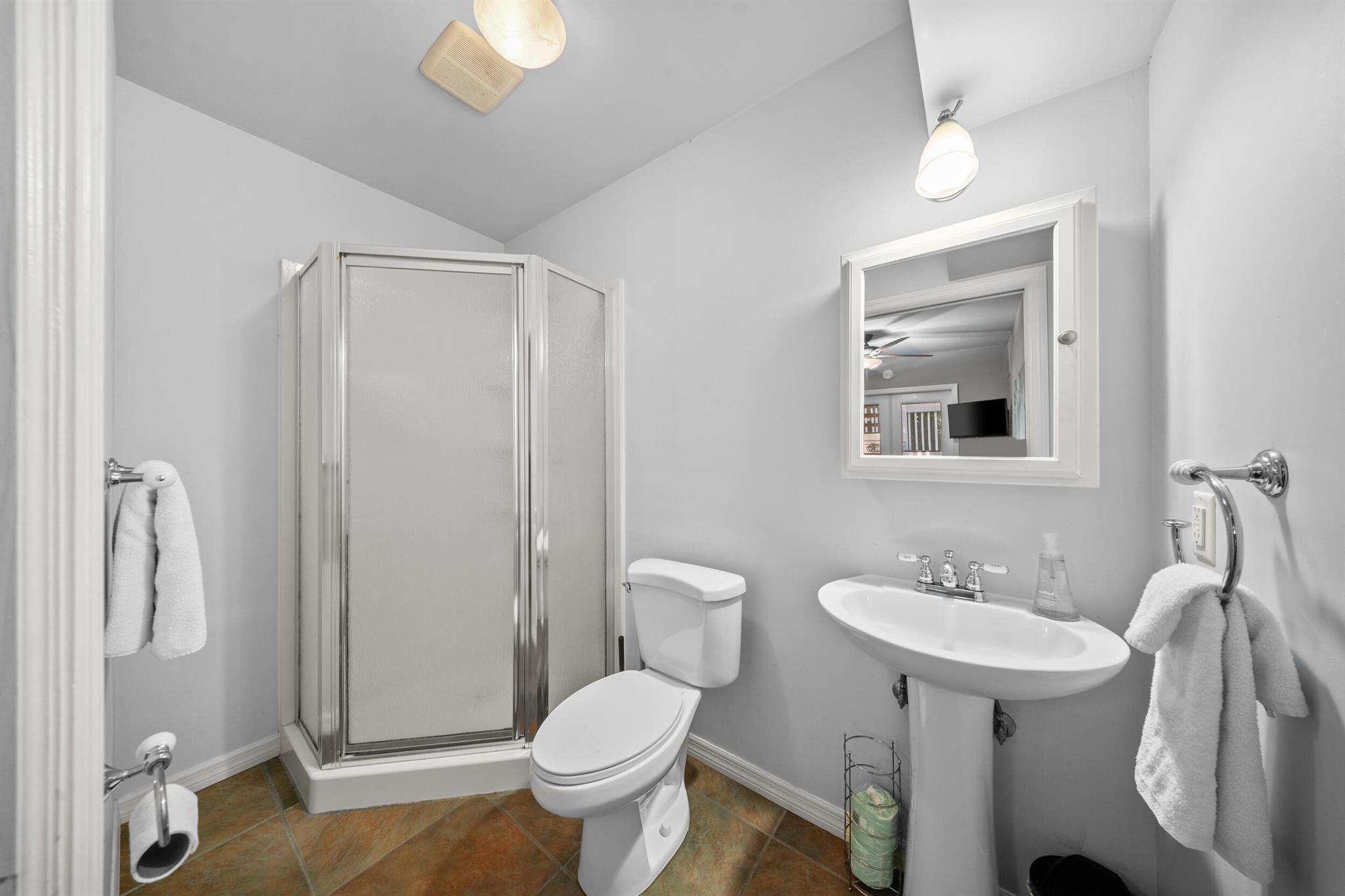 PINEAPPLE BLUFF - Residential