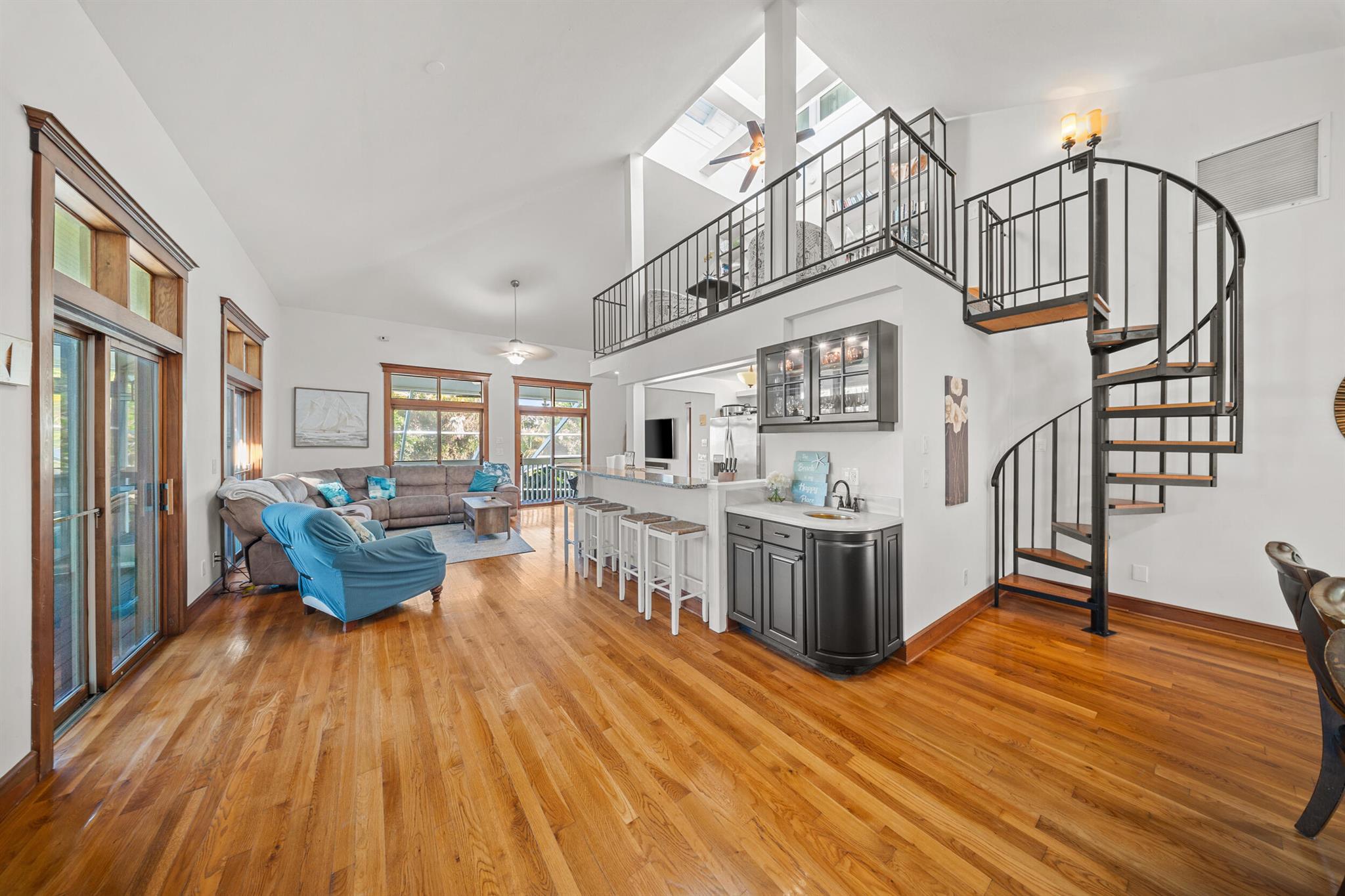 PINEAPPLE BLUFF - Residential