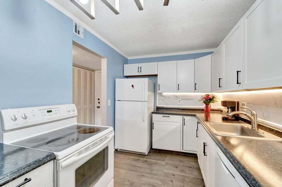 Palm Lake Condo - Residential