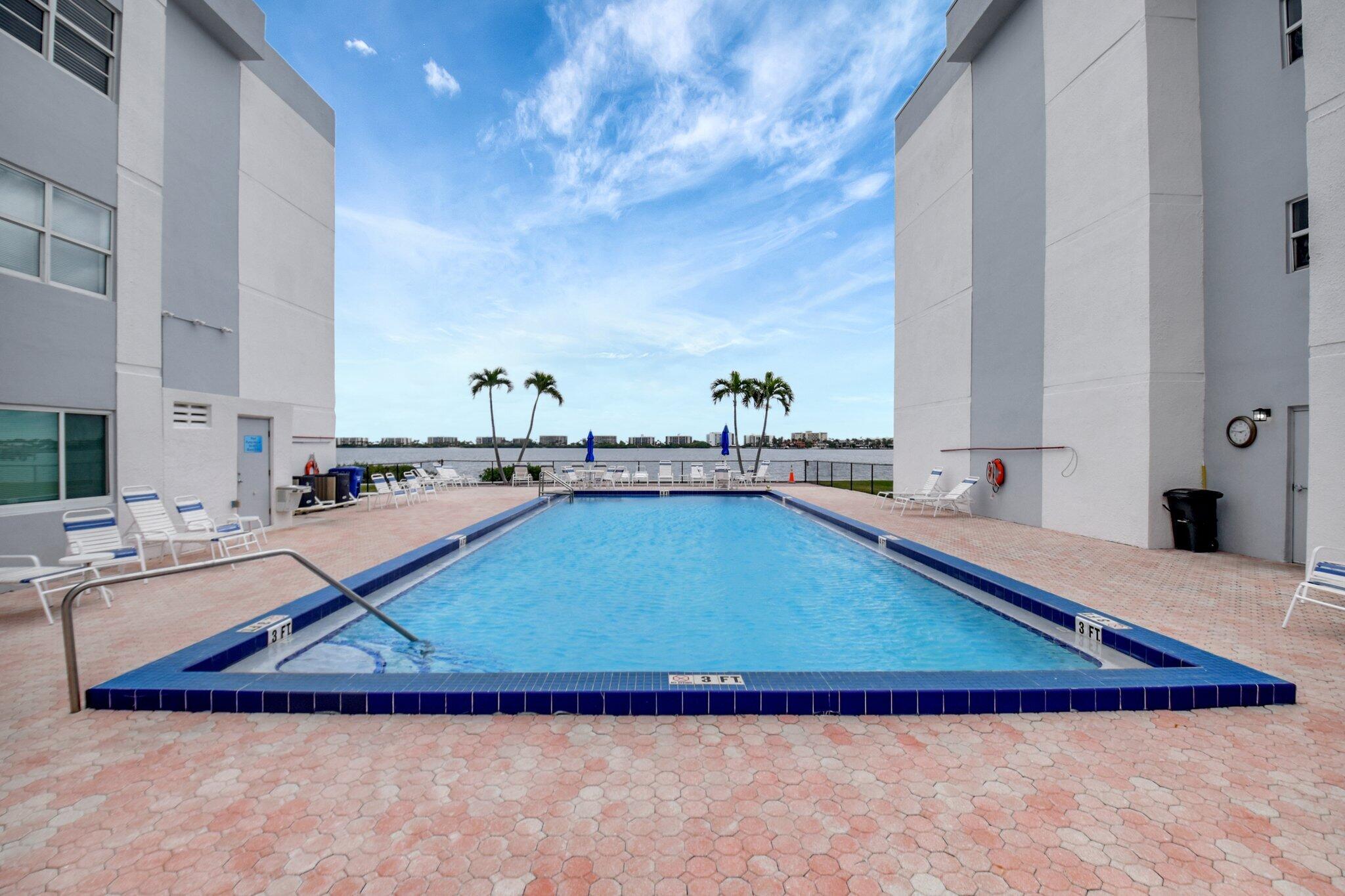 1516 S Lakeside Drive 307