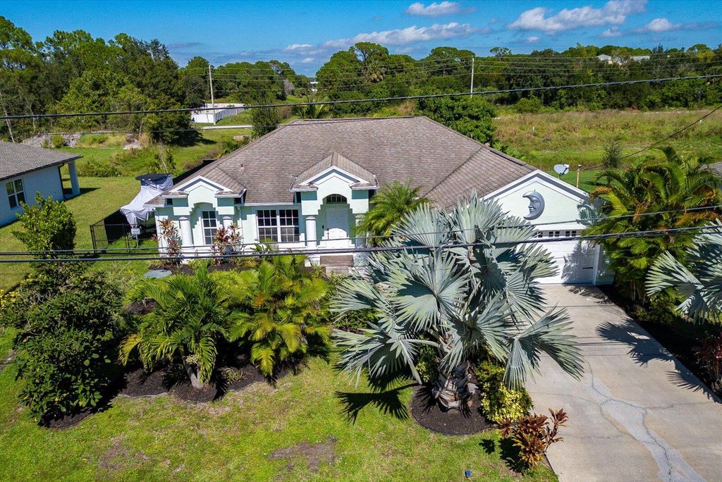 Photo of 873 SW Tulip Boulevard, Port Saint Lucie, FL 34953 (MLS # R11136652)