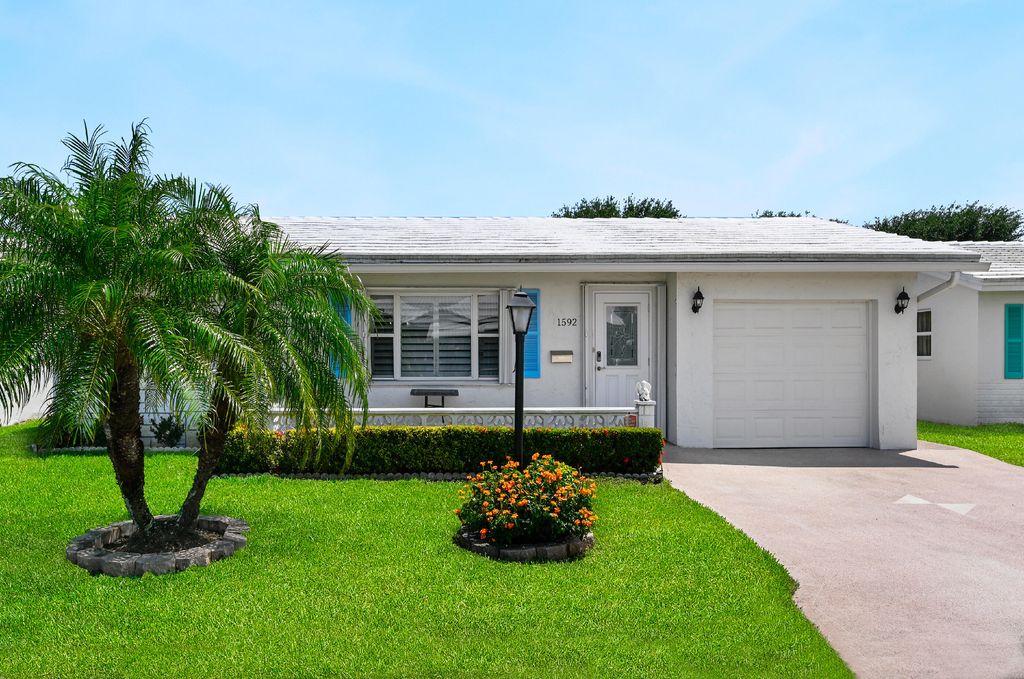 Photo of 1592 SW 14th Avenue, Boynton Beach, FL 33426 (MLS # R10792870)