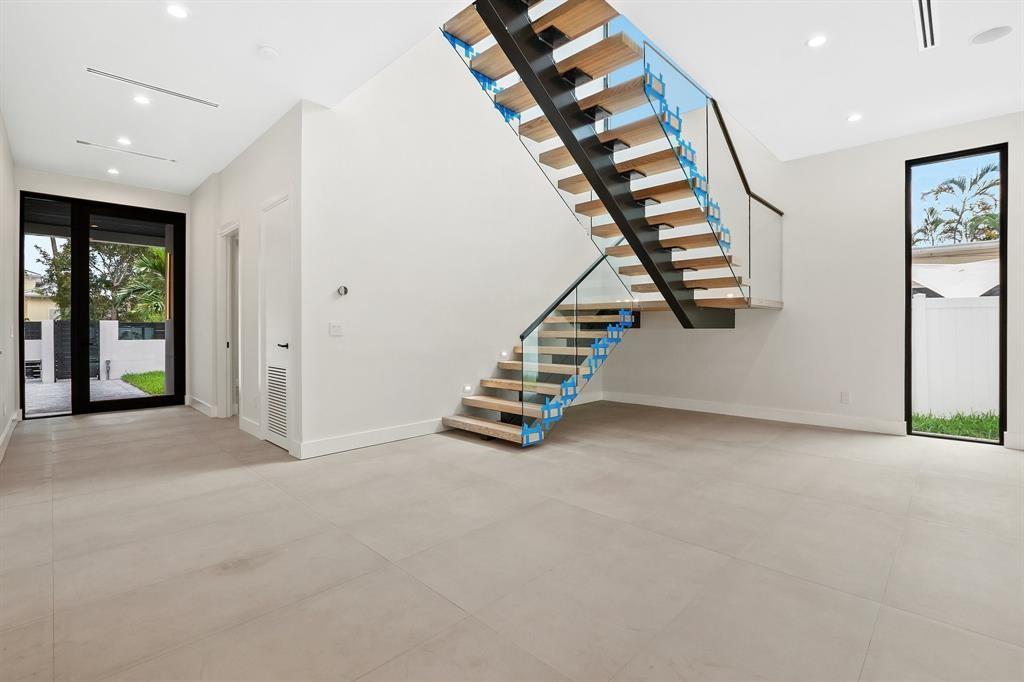 425 NE 10th Ave