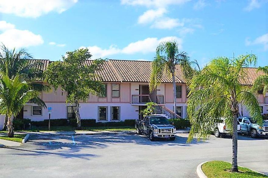 Beautifully renovated last year with white shaker custom cabinets in both bathrooms and new cabinets and brand new stainless steel appliances in kitchen,spacious 3/2 second floor unit with vaulted ceilings