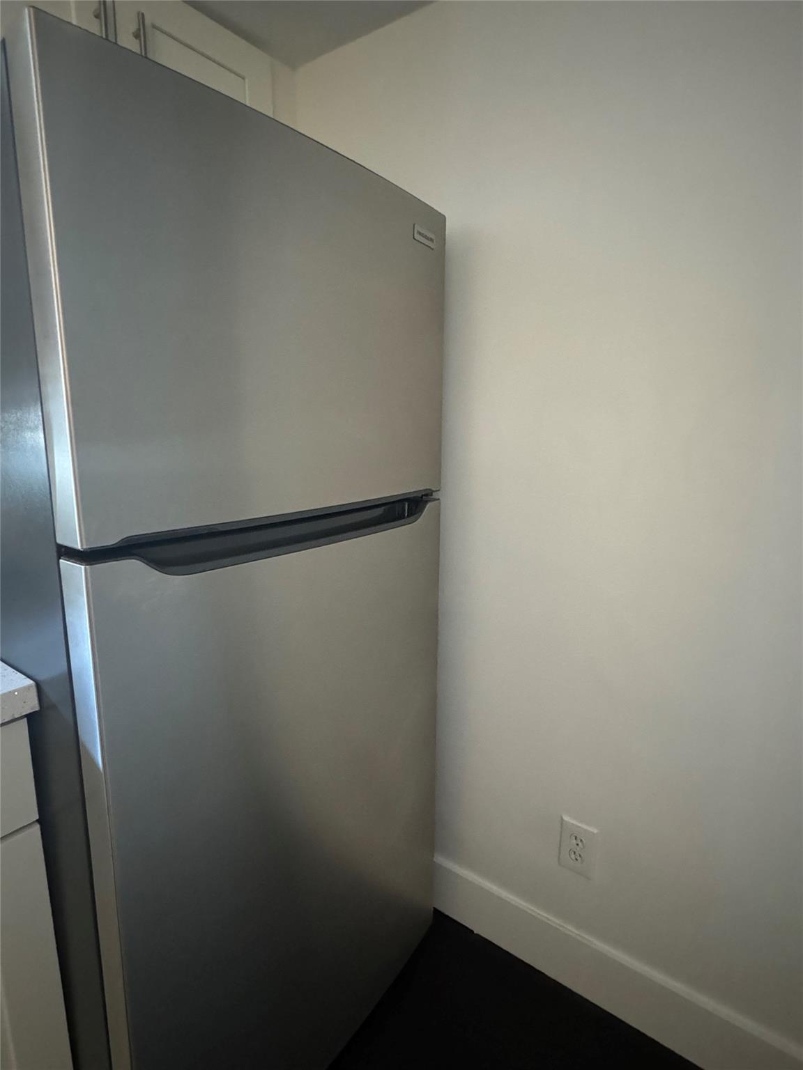 Modern 2 Bedroom 2 Bathroom in PRIME Dania Beach Location. Walk to restaurants, coffee, Publix, with direct access to 95, the Turnpike and 595. On site laundry room and ample parking. Water included! Equal Housing Opporuntity.