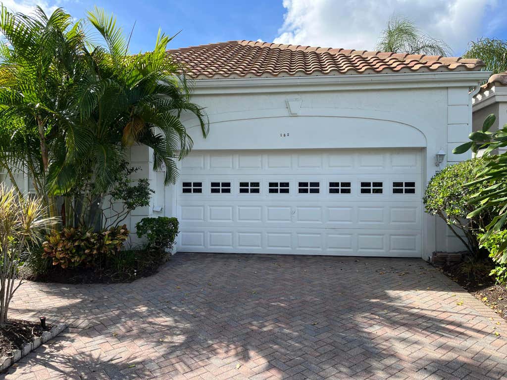 Photo of 152 CORAL CAY Drive, Palm Beach Gardens, FL 33418 (MLS # B26061682)