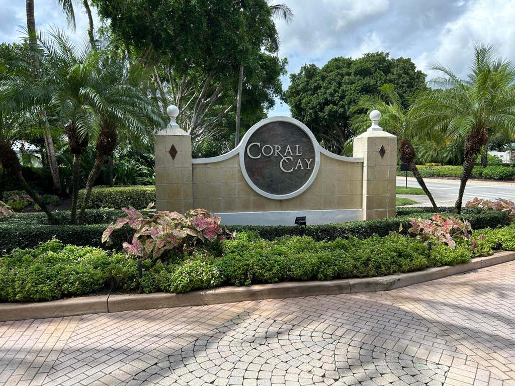 Photo of 152 CORAL CAY Drive, Palm Beach Gardens, FL 33418 (MLS # B26061682)