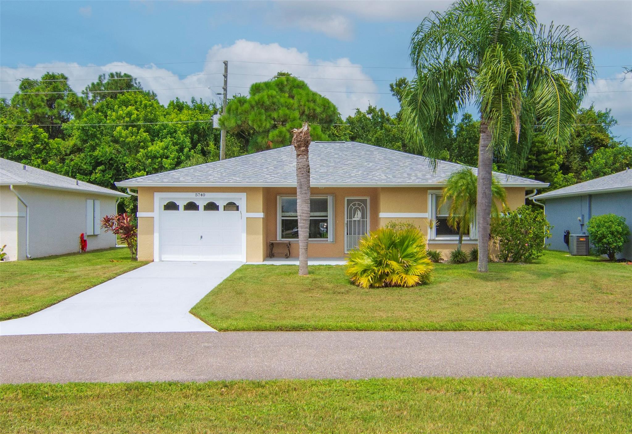 Welcome home to your Beautiful 2BR/2BA with a 1 car garage in PALM GROVE Premier 55+ Community! Enjoy easy, comfort living. Step right outside to your private patio—perfect for relaxing or entertaining.